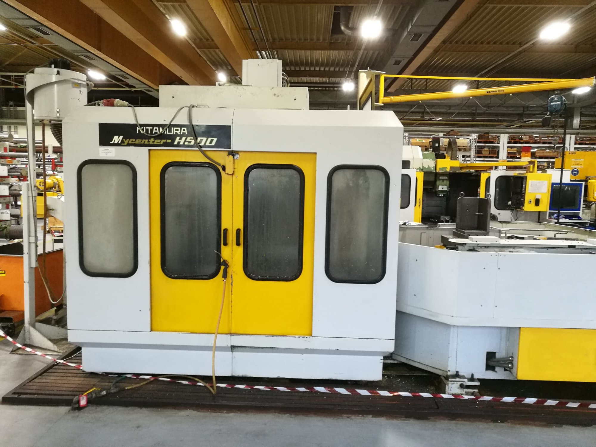 Vista Frontal  da Kitamura Mycenter H500  máquina