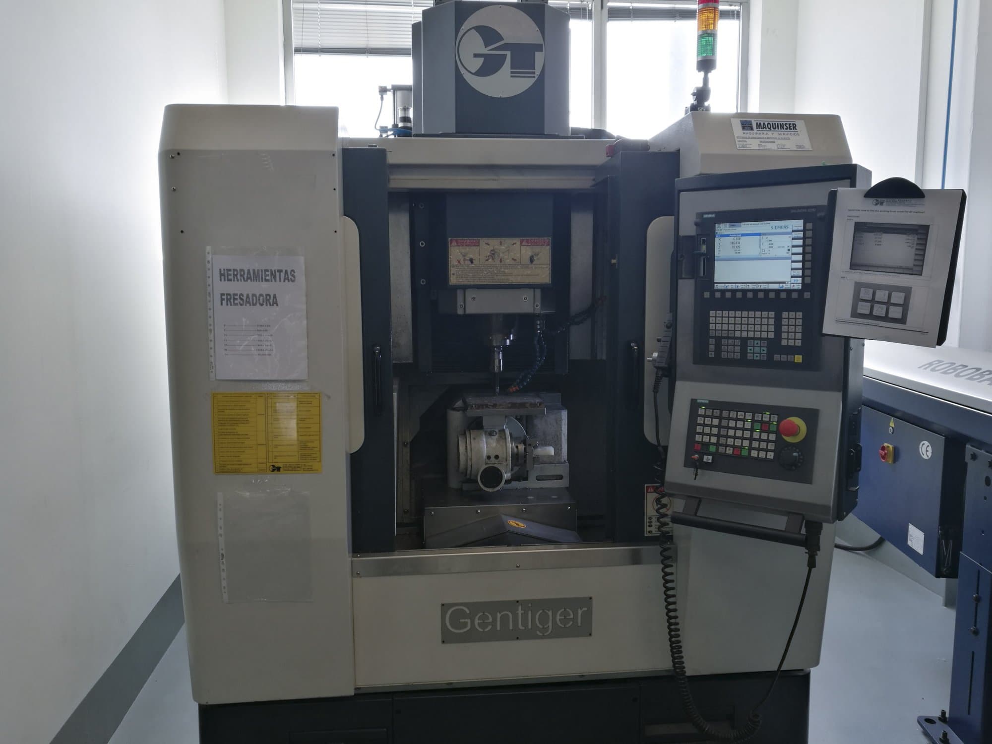 Vista Frontal  da GENTIGER GT-45-5AX  máquina