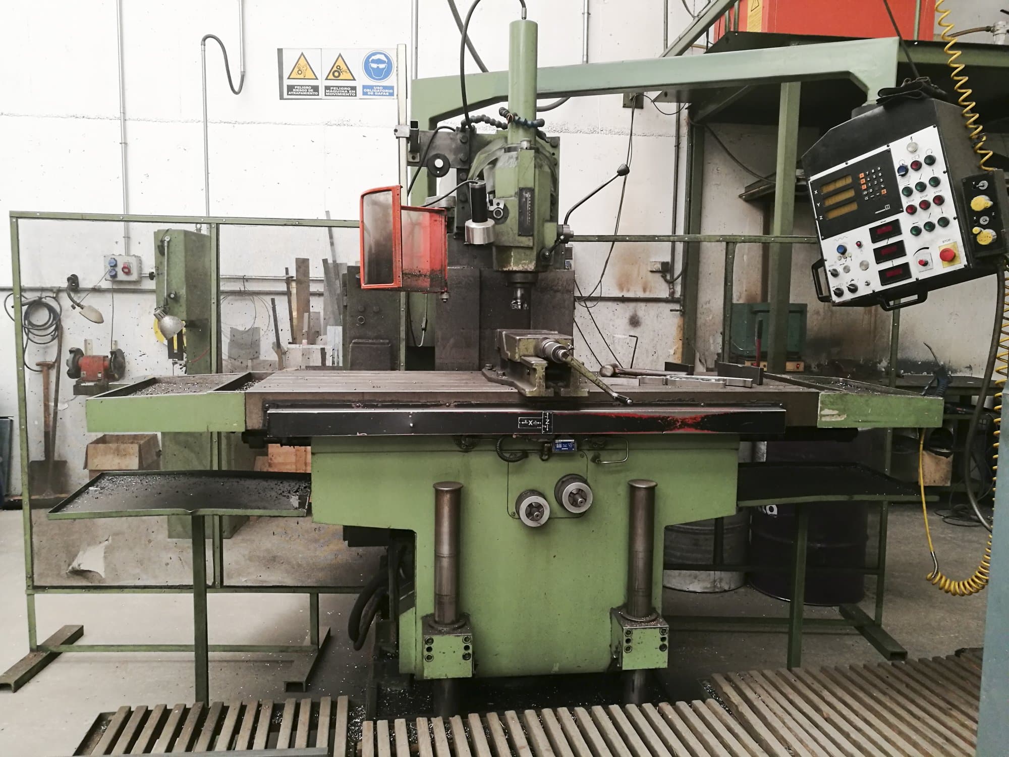 Vista Frontal  da CME F4 CMC  máquina