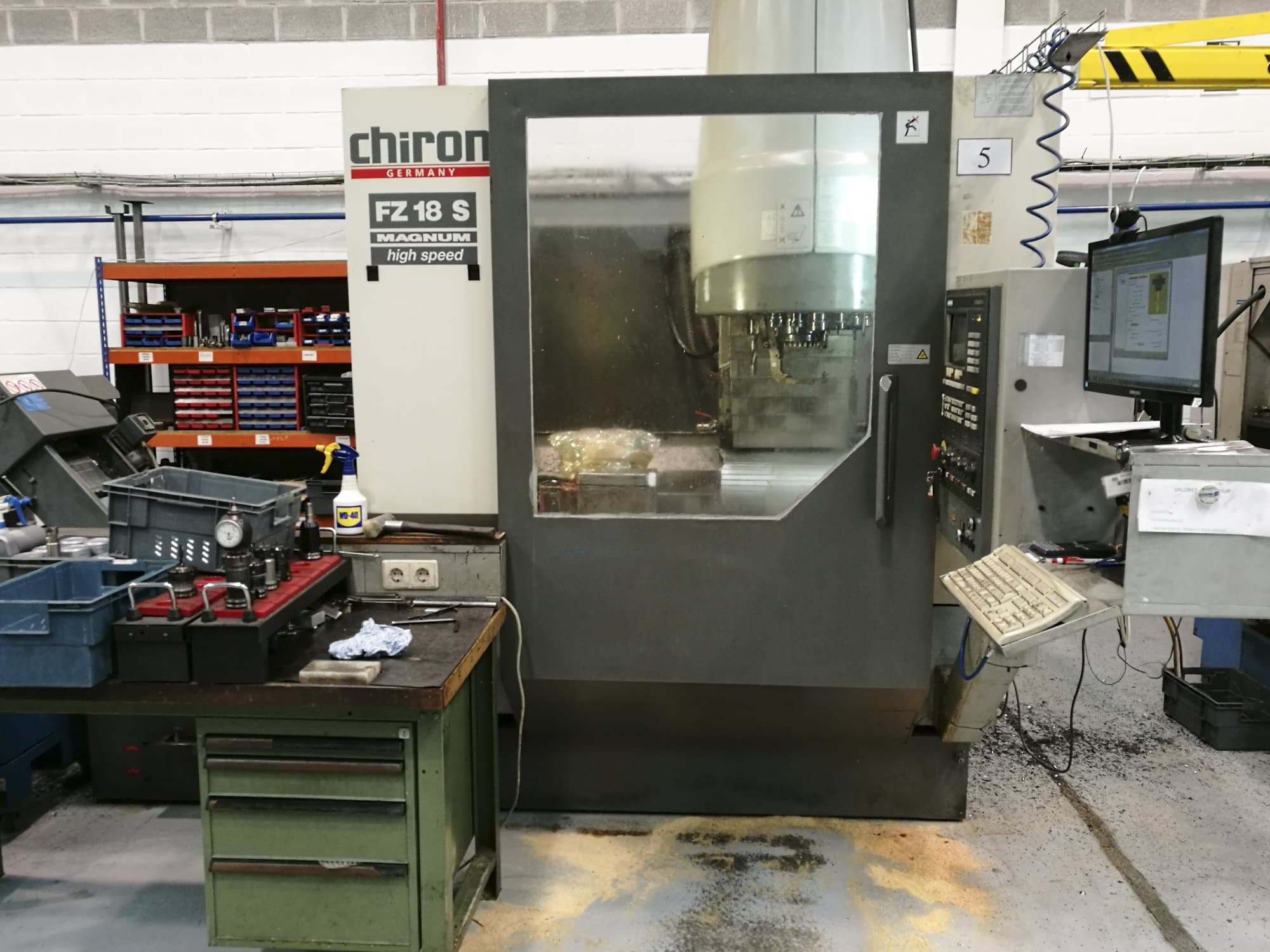 Vista Frontal  da Chiron FZ18 S Magnum  máquina