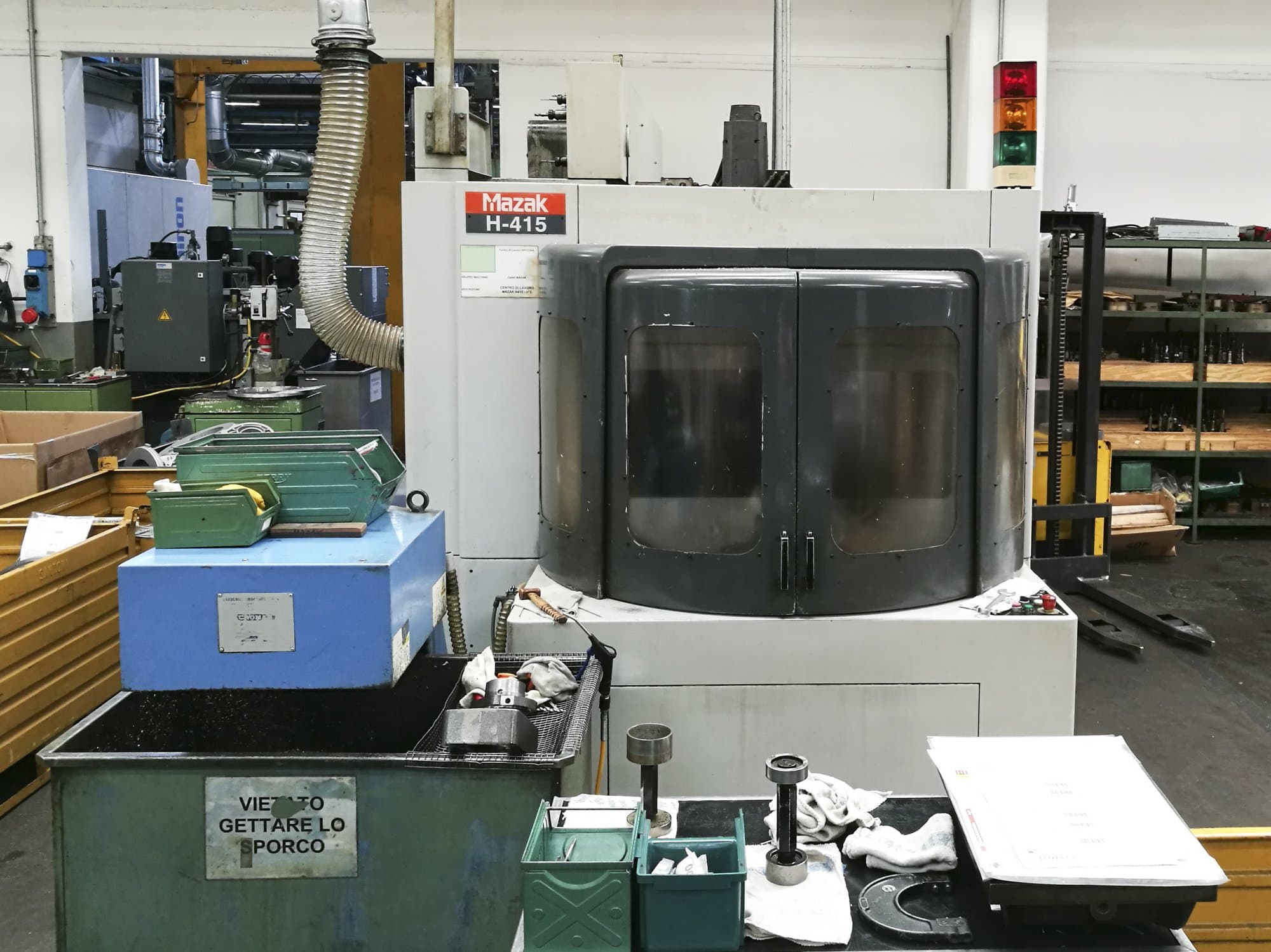 Vista Frontal  da Mazak H-415  máquina