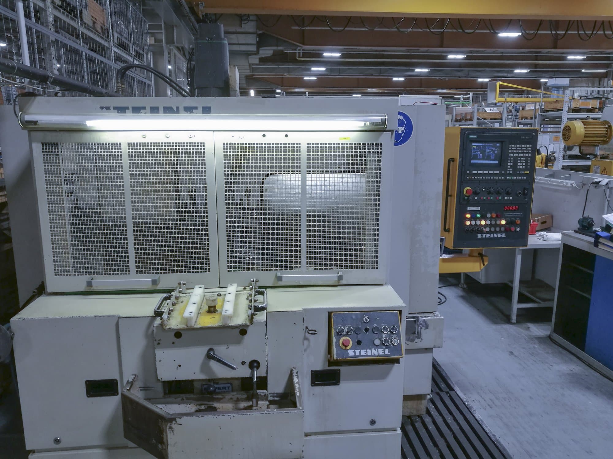 Vista Frontal  da STEINEL BZ 20  máquina