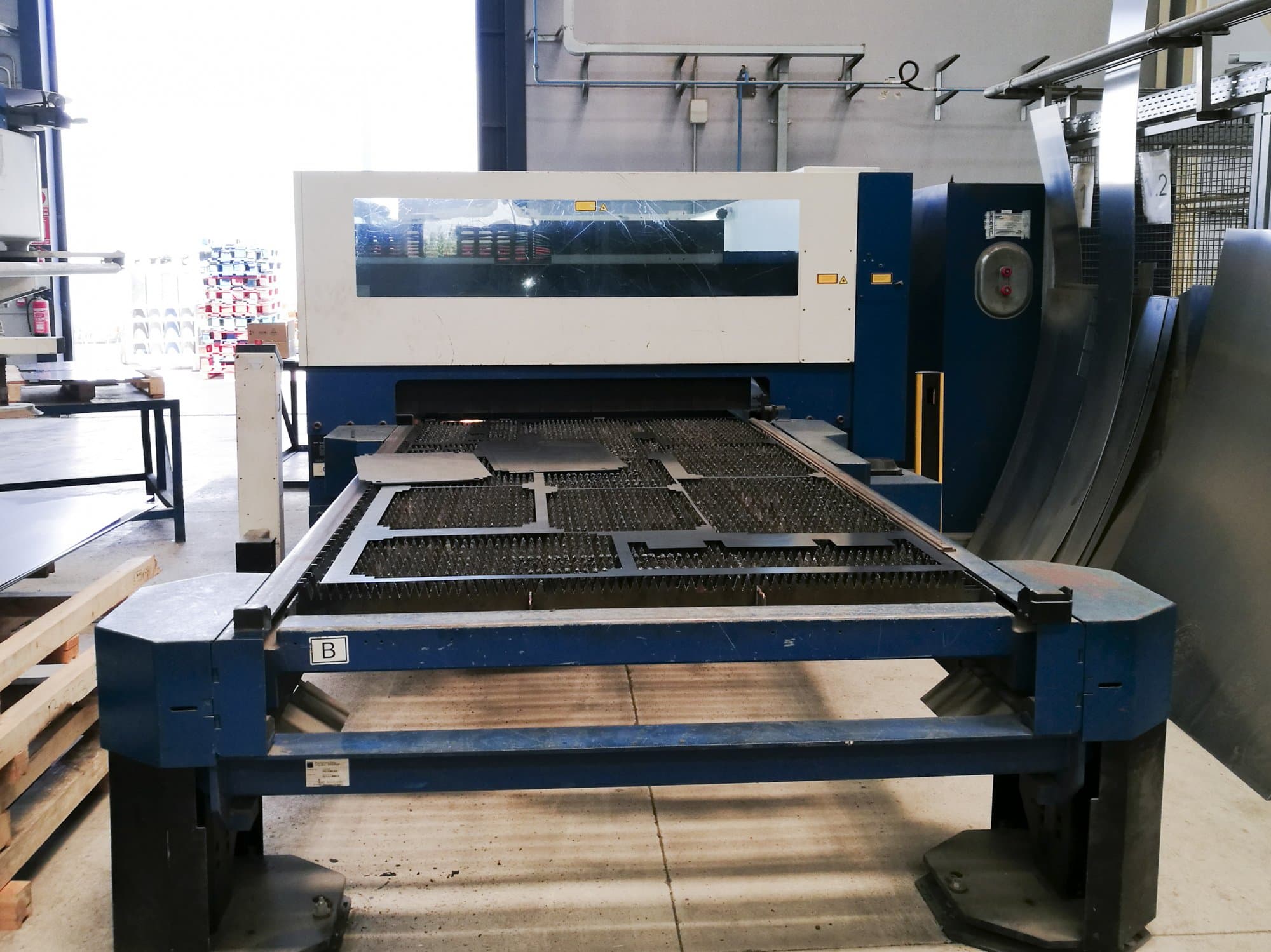 Vista Frontal  da Trumpf TruLaser 3530  máquina