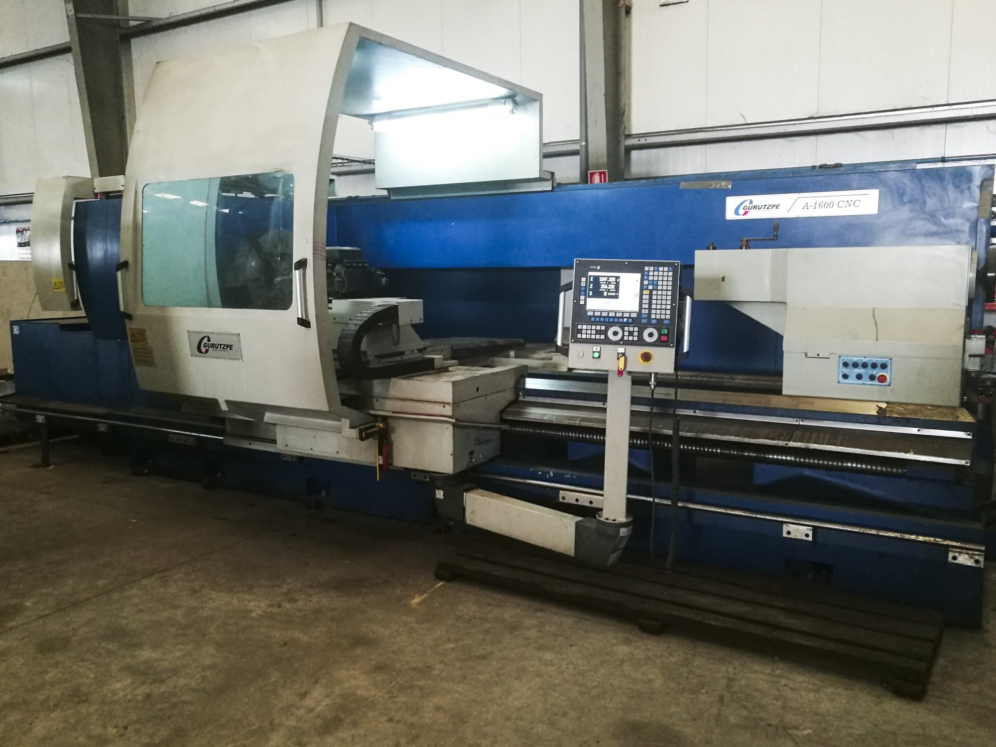 Vista Esquerda  da Gurutzpe A-1600 CNC  máquina