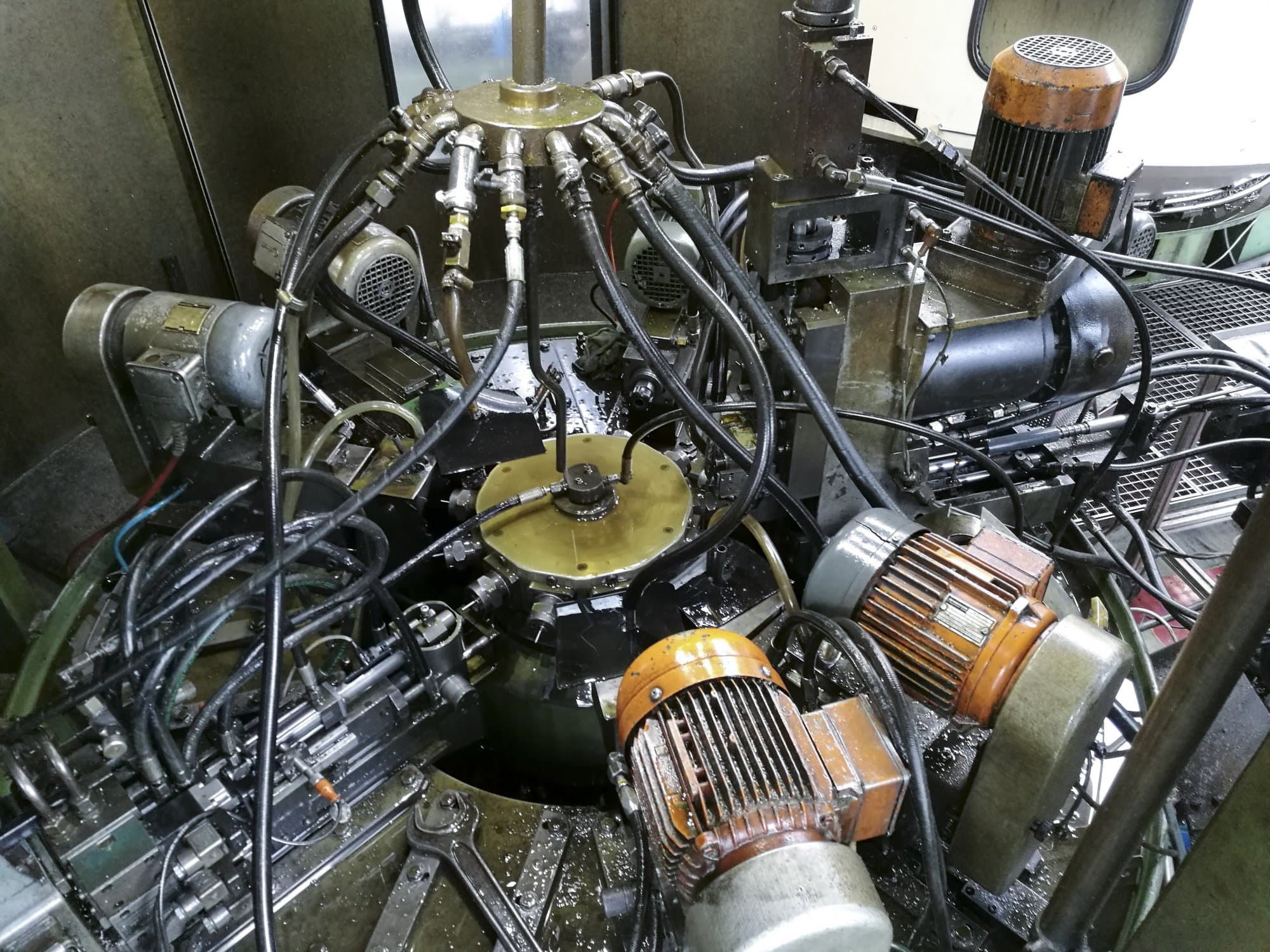 Detalhe  da RIS-INGOLD Rismatic 151G-12  máquina