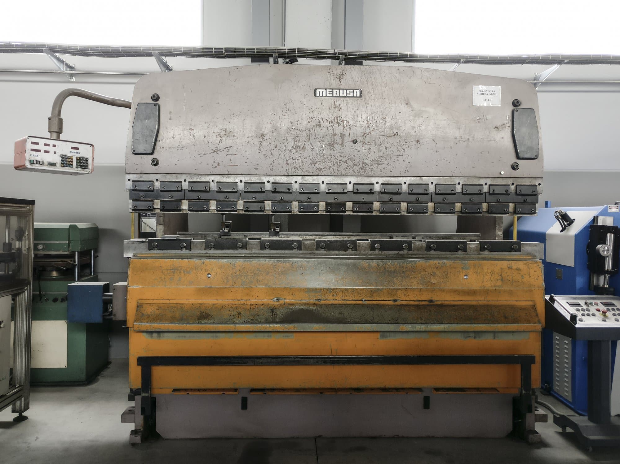 Vista Frontal  da MEBUSA PH-173  máquina