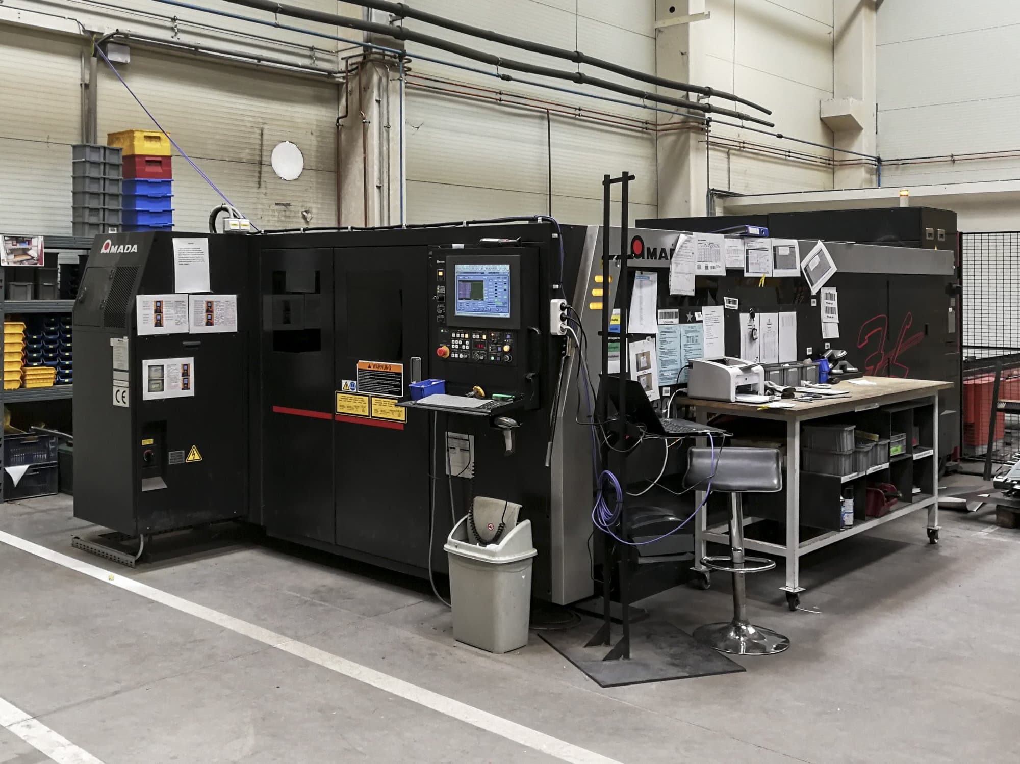 Vista Direita  da AMADA LCG-3015 AJ  máquina