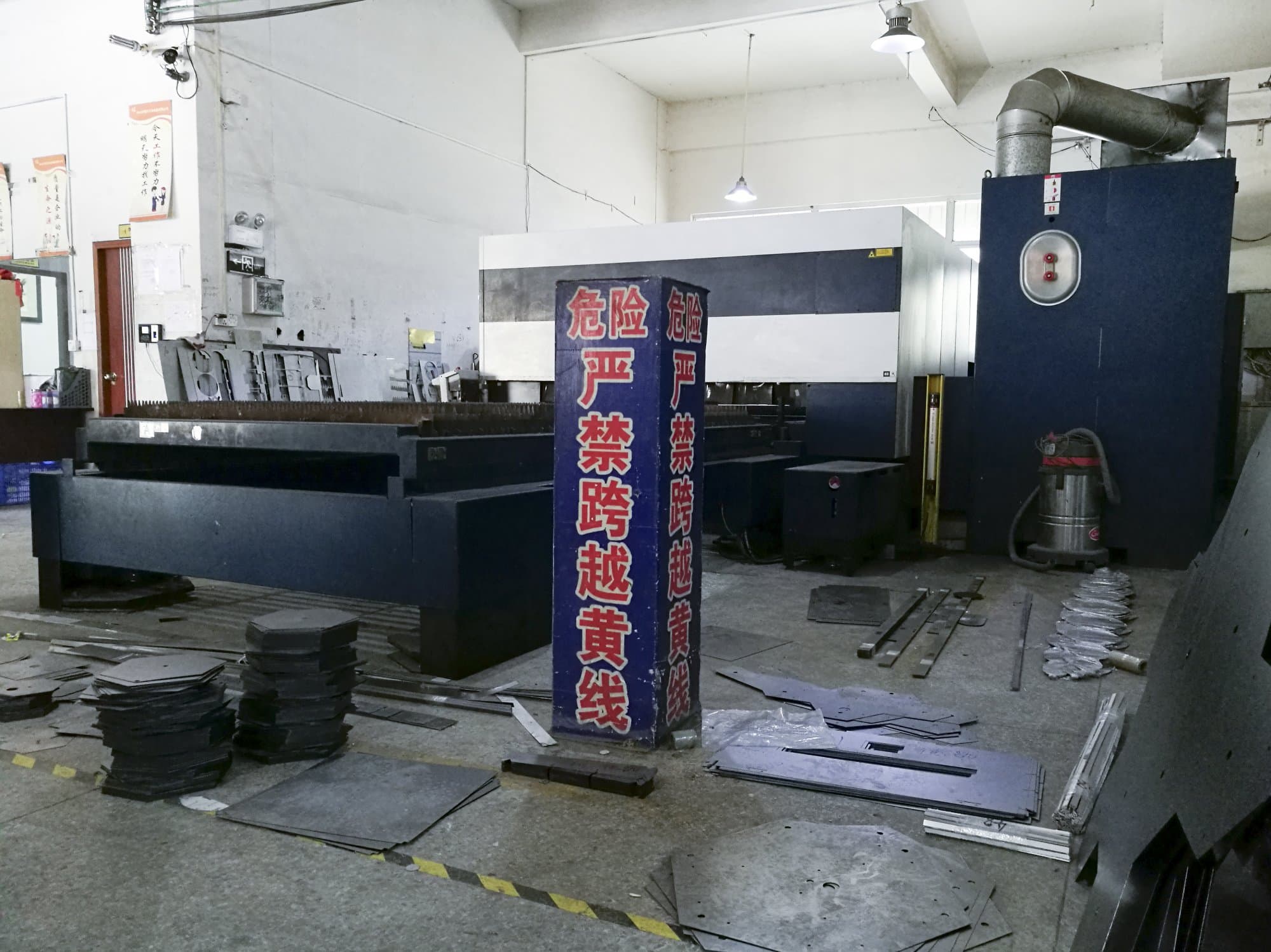 Vista Direita  da Trumpf TruLaser L3030  máquina