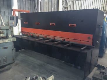 Vista Direita  da Durma DHGM 3006  máquina