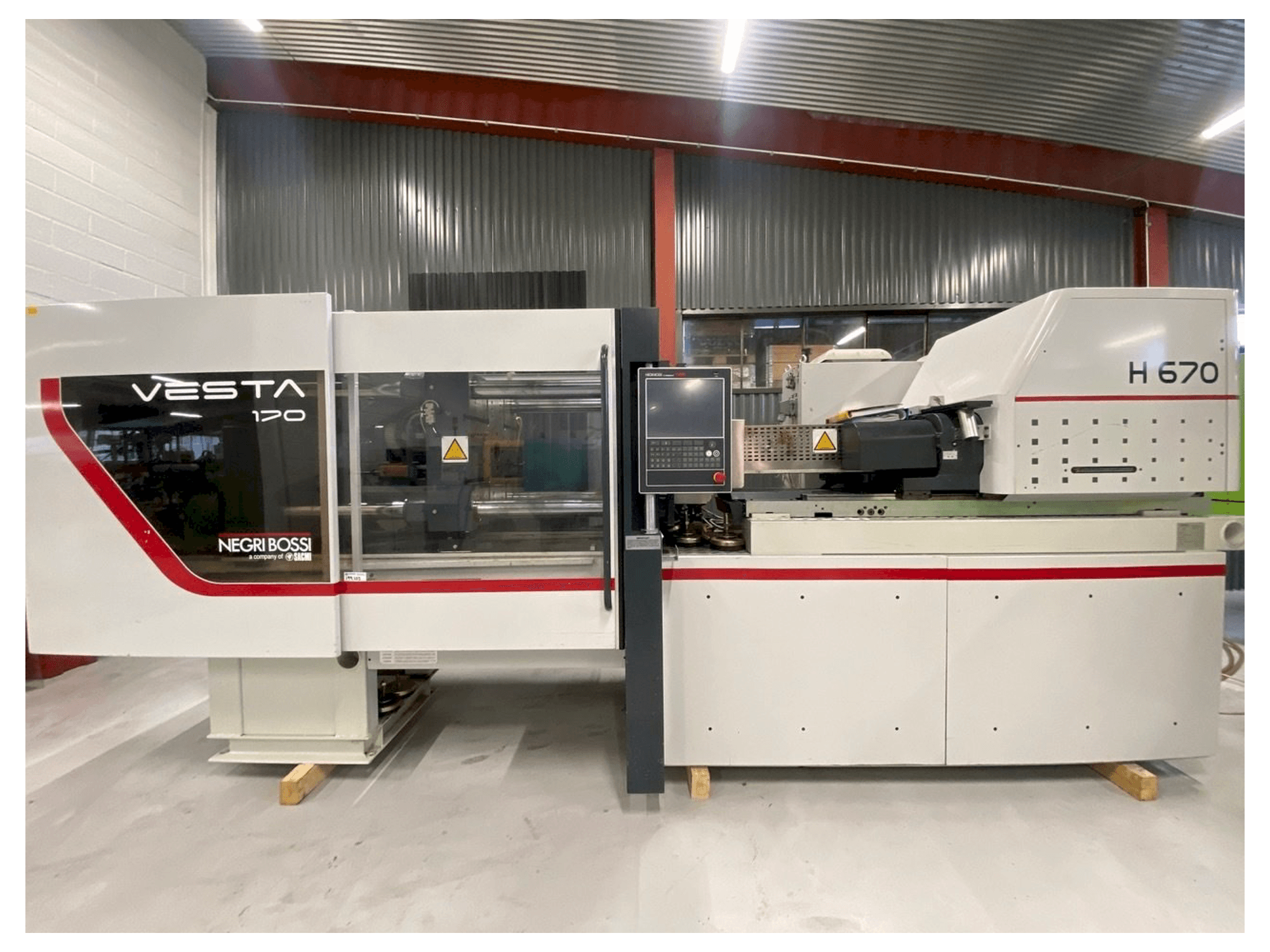 Vista Frontal da Negri Bossi VE170, M151 máquina