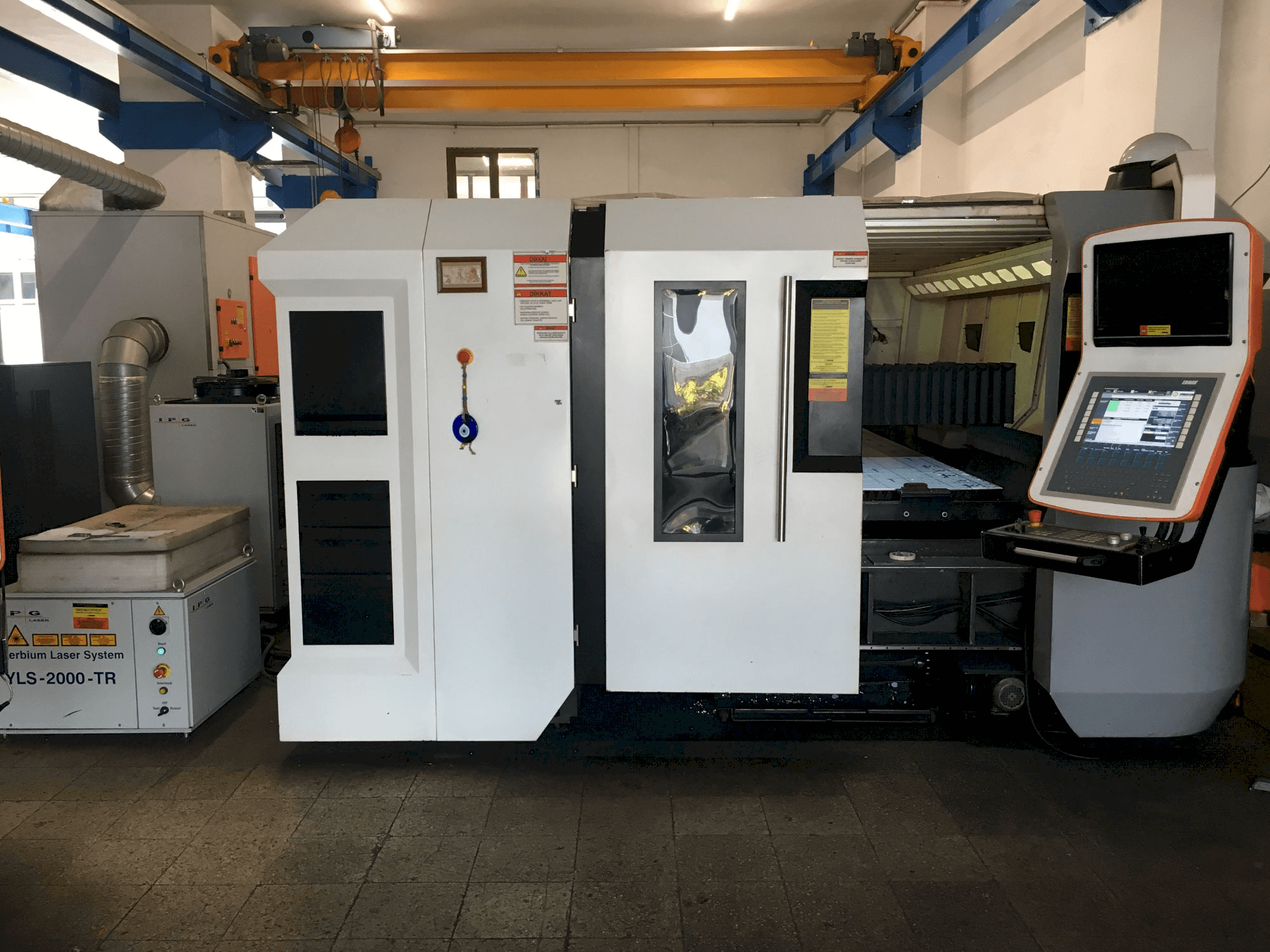 Vista Frontal da ERMAKSAN FIBERMAK Momentum Gen-3 máquina