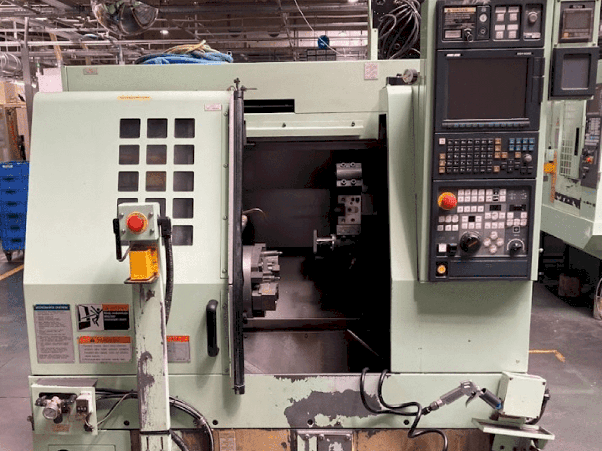 Vista Frontal da MORI SEIKI CL2000B máquina