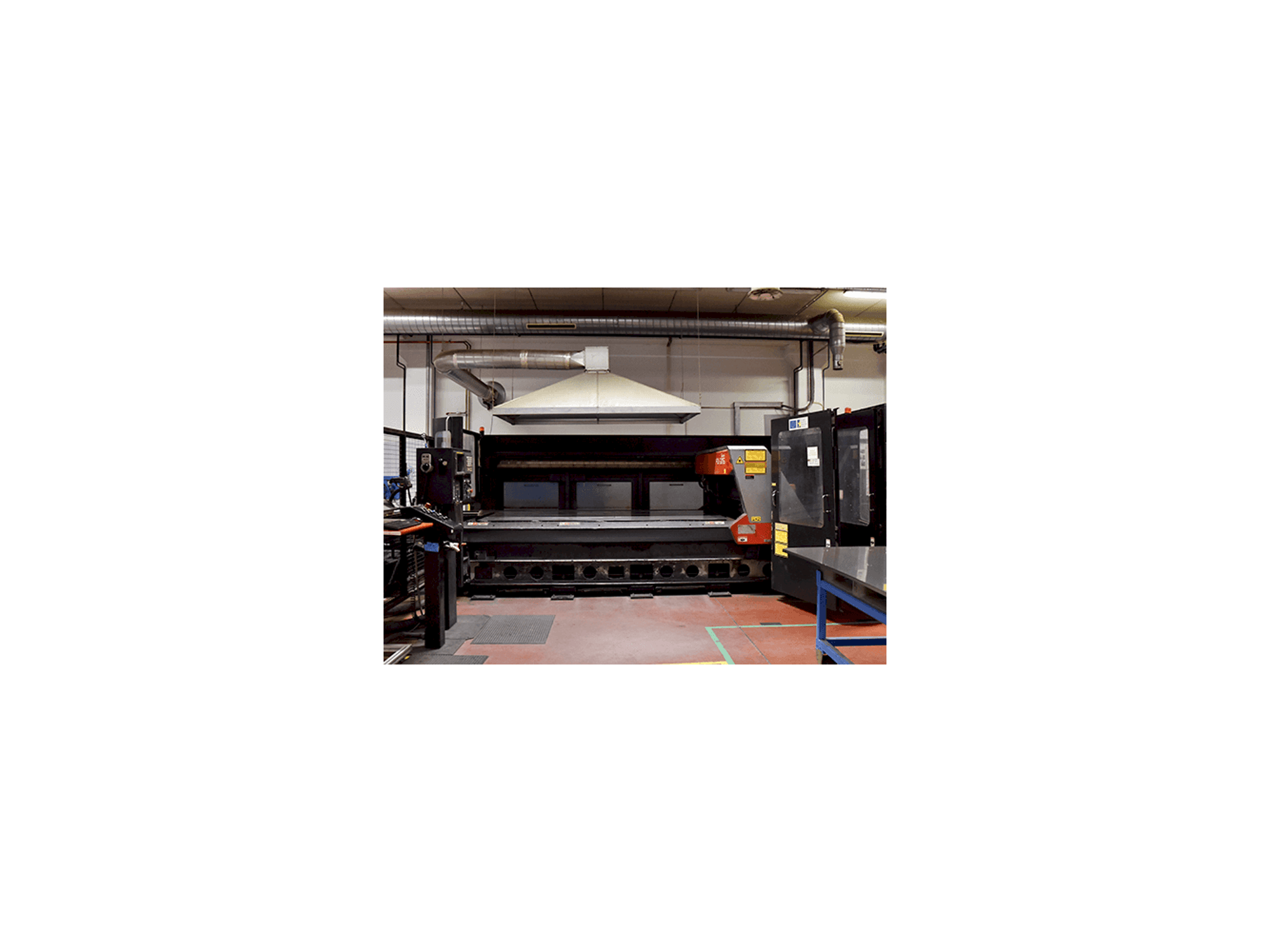 Vista Frontal da AMADA FO-3015 máquina