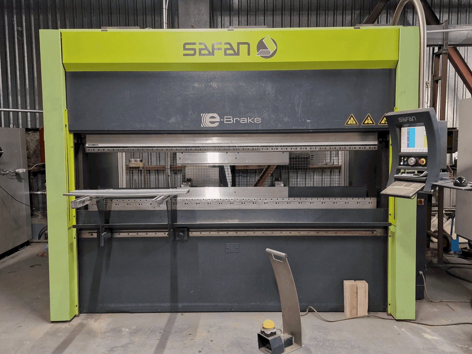 Vista Frontal da Safan E-Brake 80-2550-Ts3 Cnc máquina