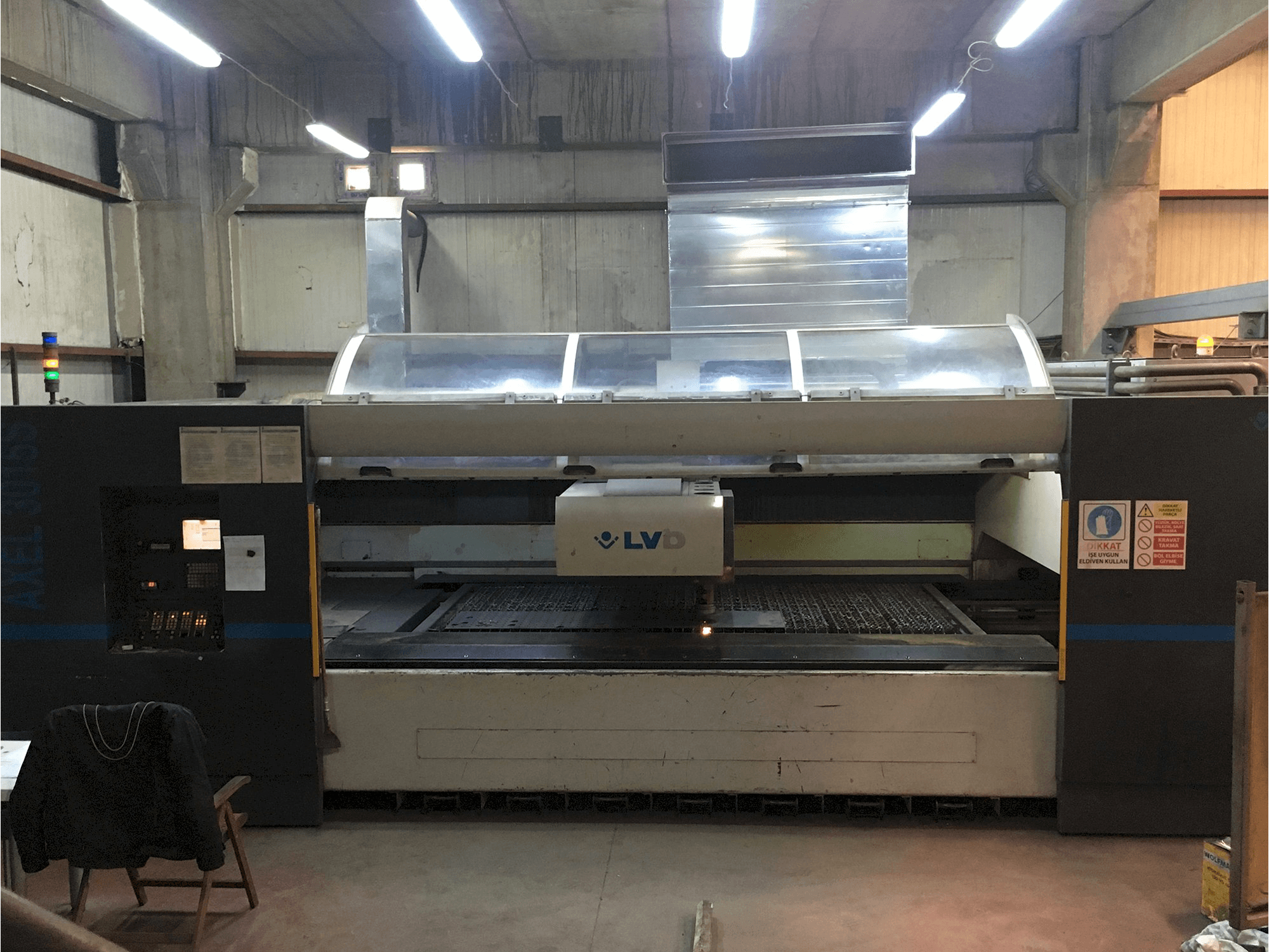 Vista Frontal da LVD AXEL 3015 S máquina