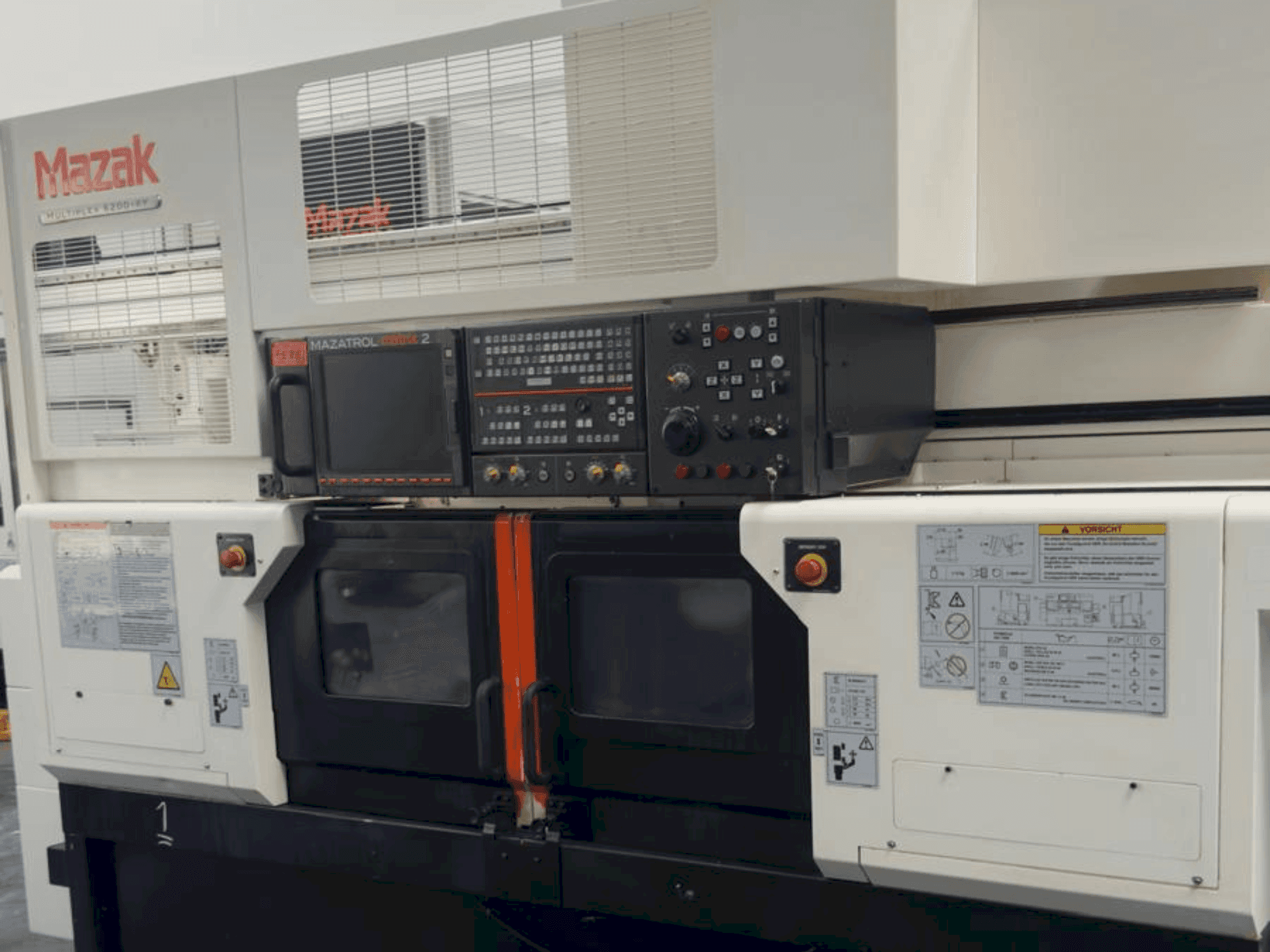 Vista Frontal da Mazak Multiplex 6200 Y máquina