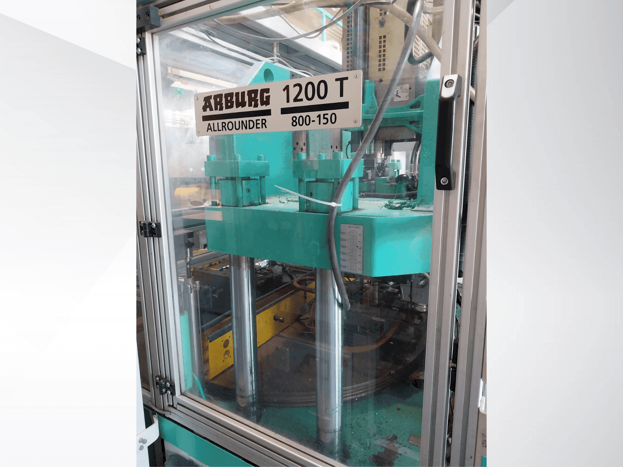 Vista Frontal da Arburg Allrounder 1200T 800-150 máquina
