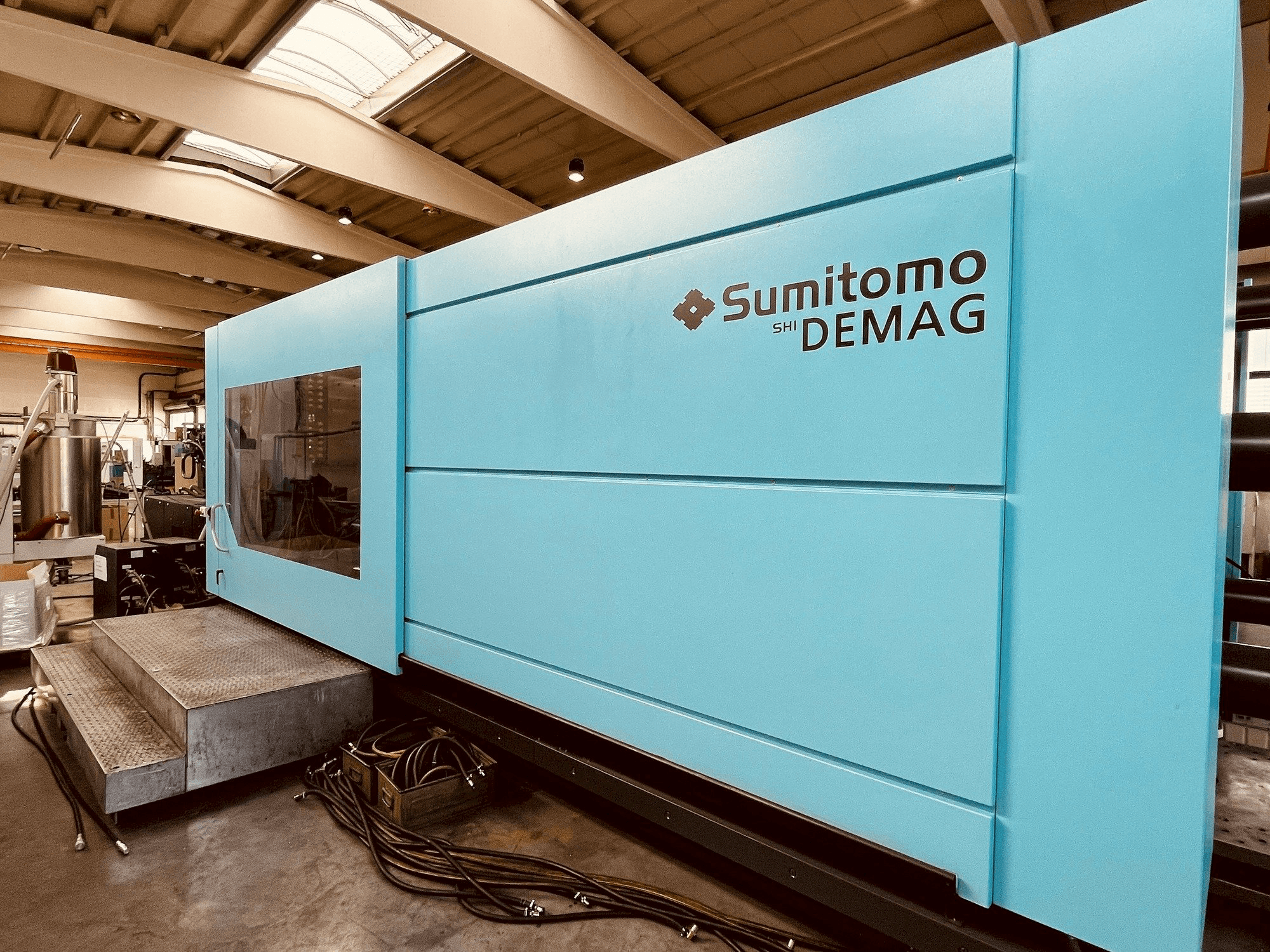 Vista Frontal da Sumitomo Demag Systec 1300 1500-9500 Servo máquina
