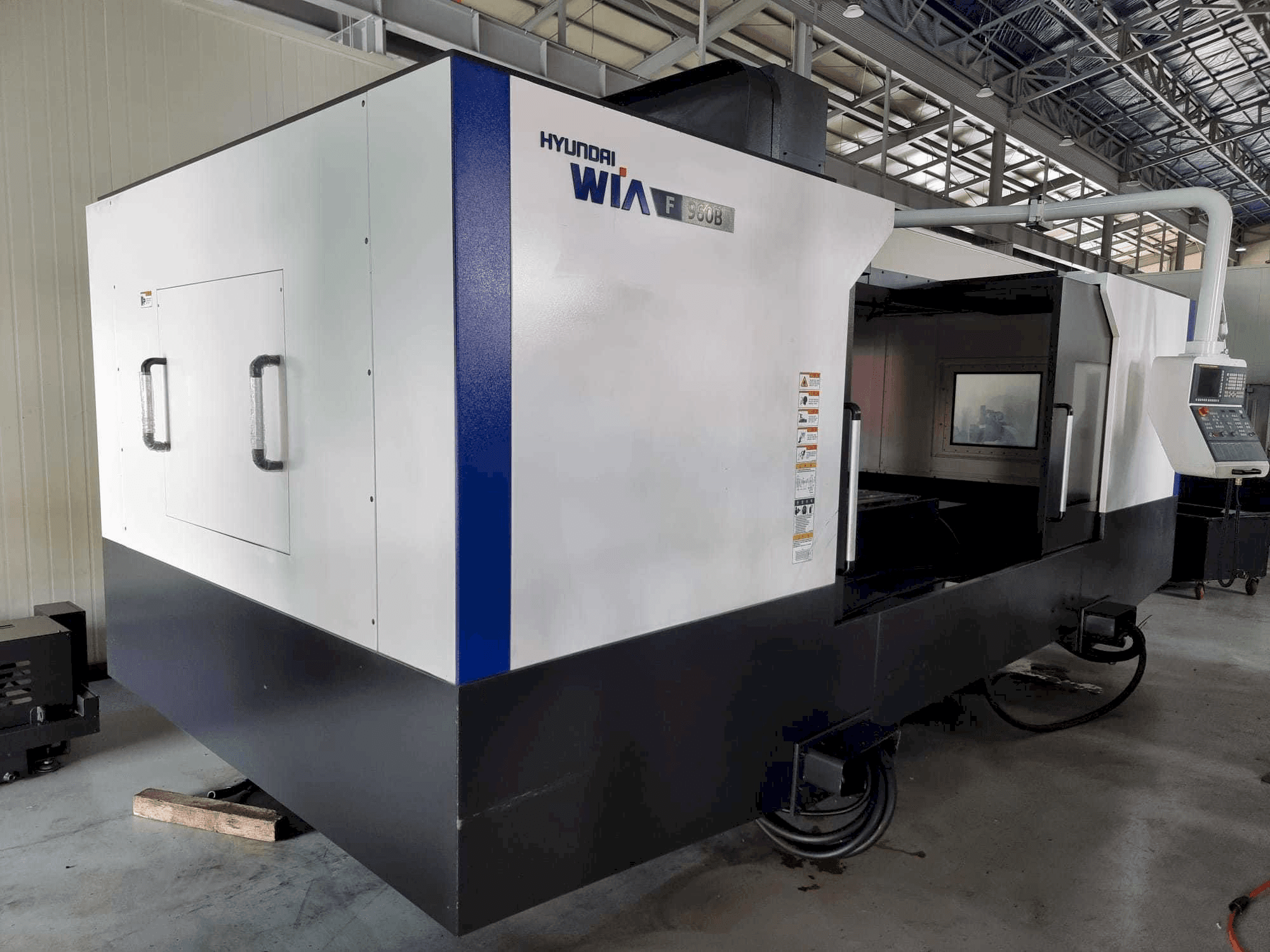 Vista Frontal da Hyundai Wia F960B máquina