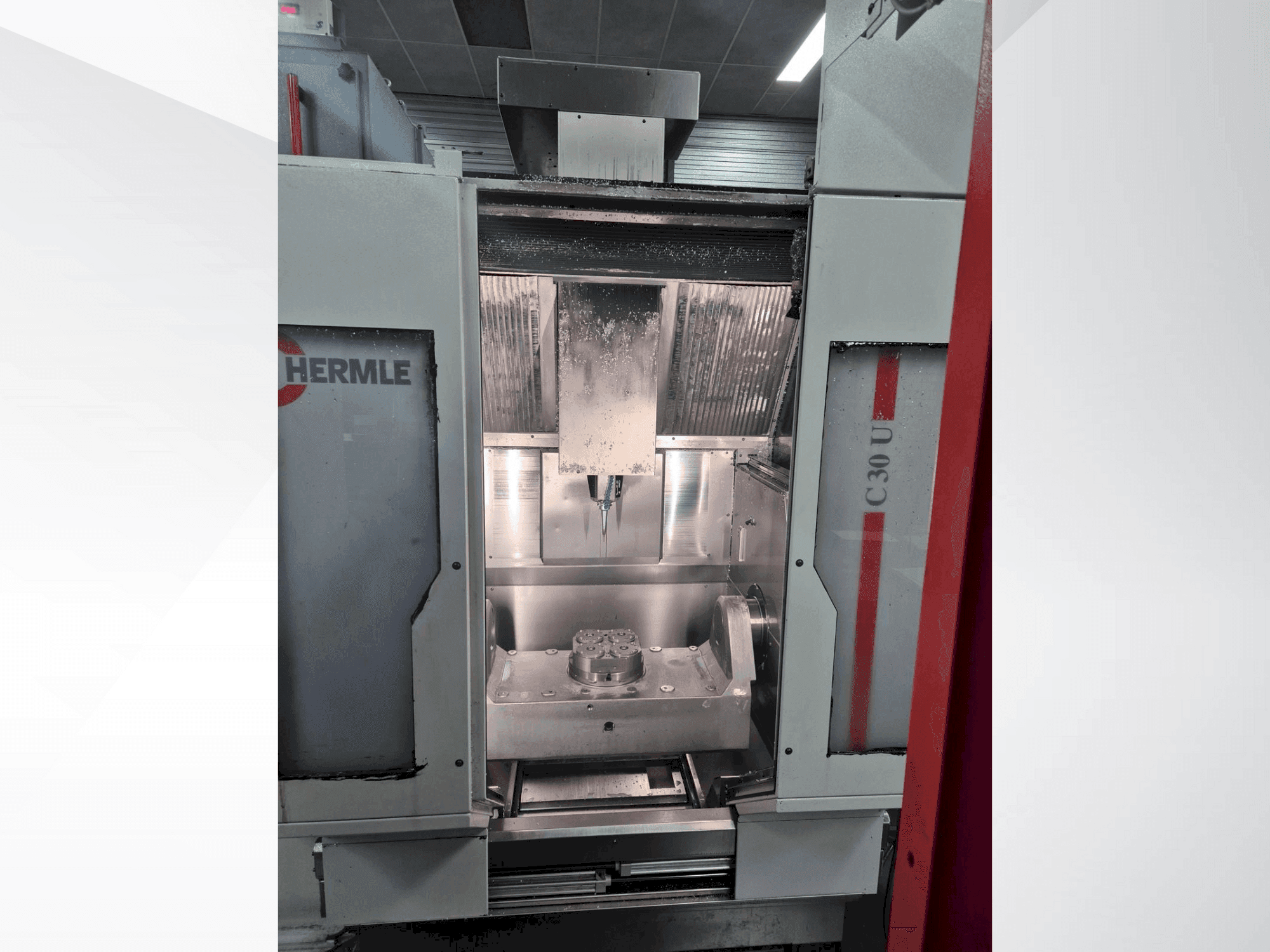 Vista Frontal da HERMLE C30U + RS Automation máquina
