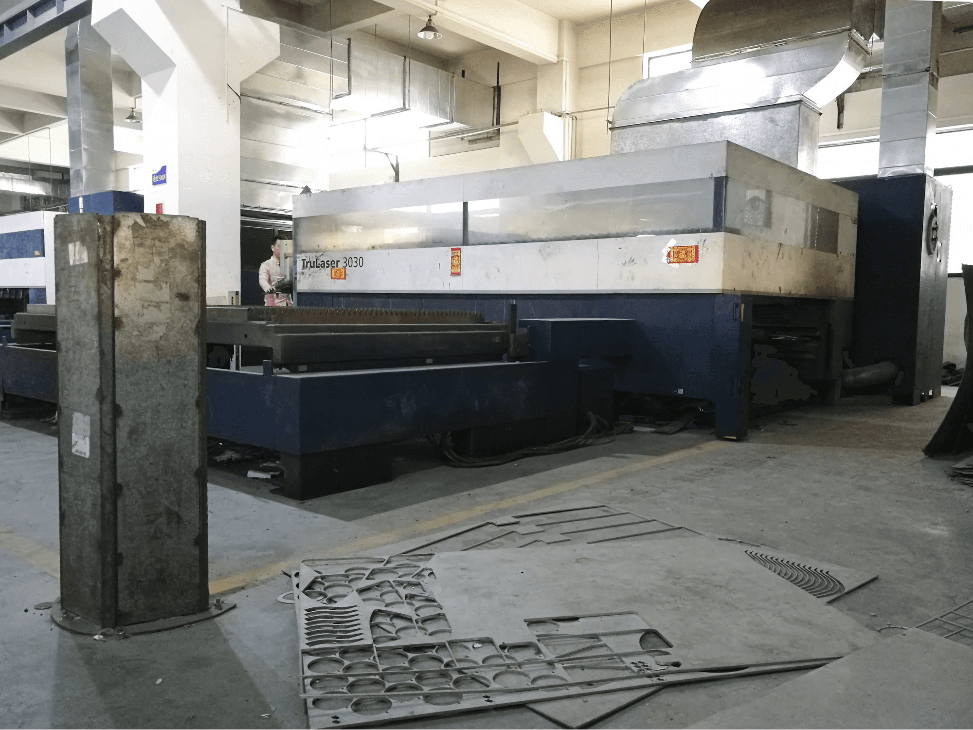 Vista Esquerda da Trumpf TruLaser 3030 máquina