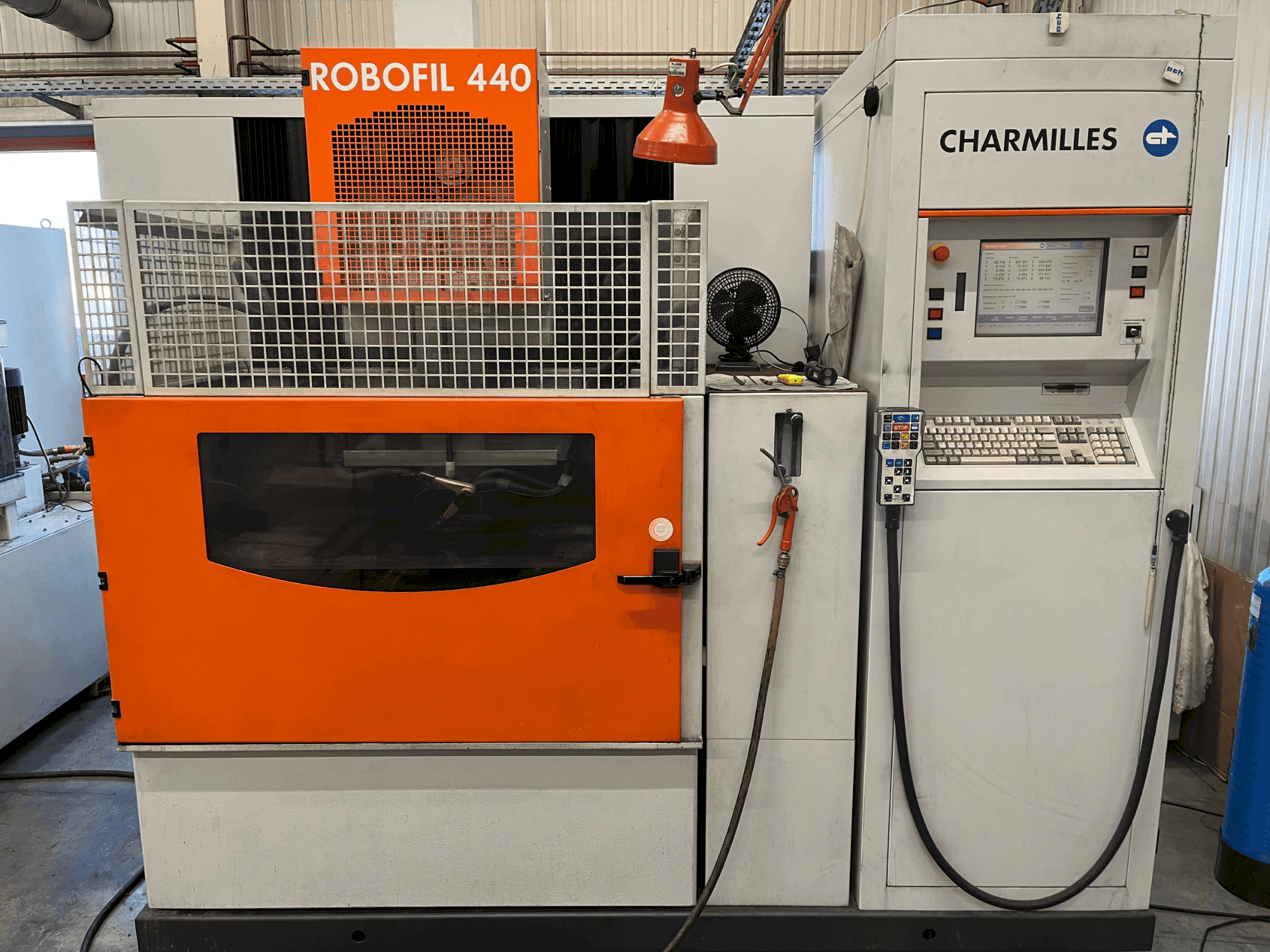 Vista Frontal da CHARMILLES Robofil 440 máquina