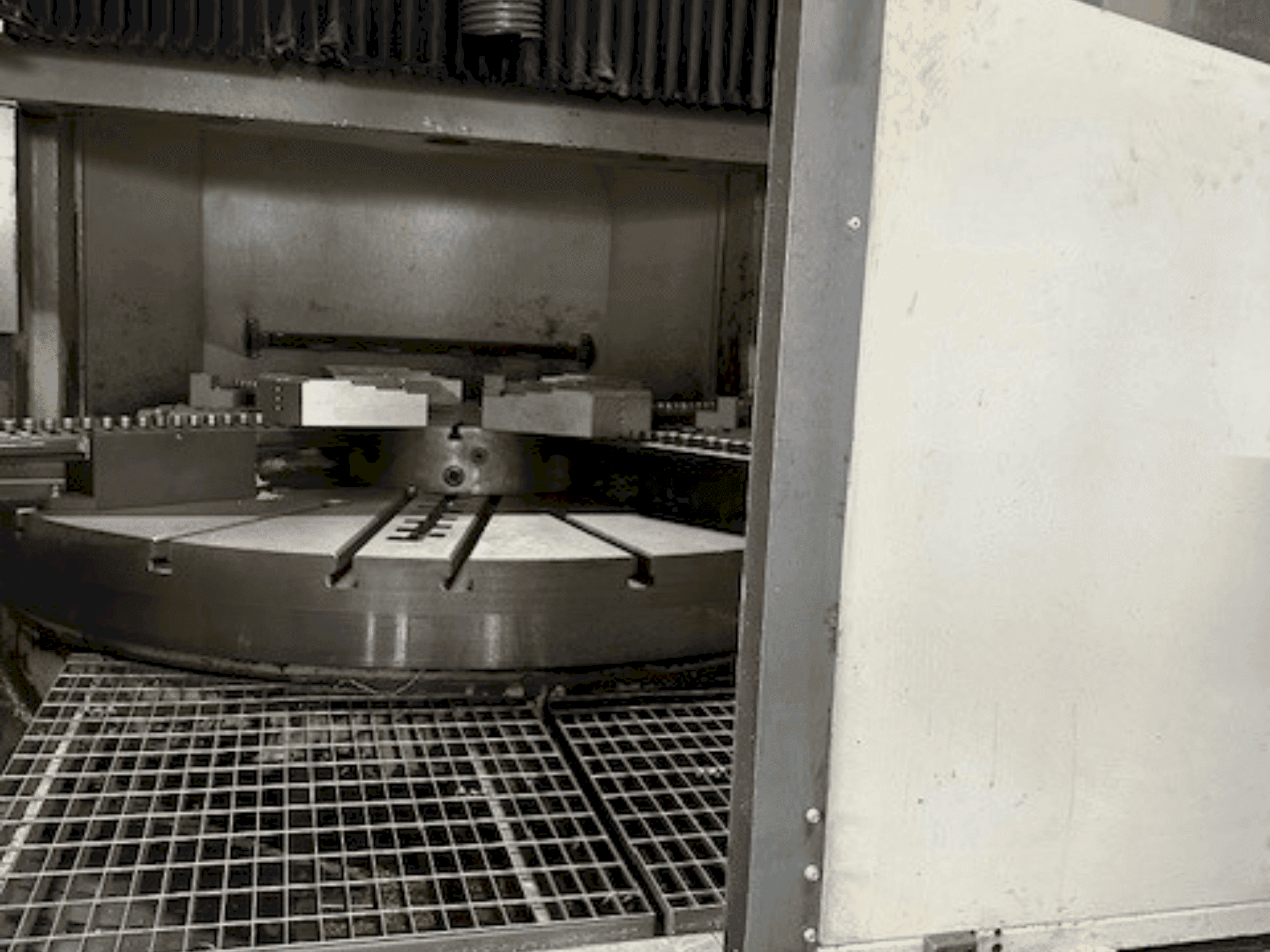 Vista Frontal da GORBREX TKV 525 CNC máquina