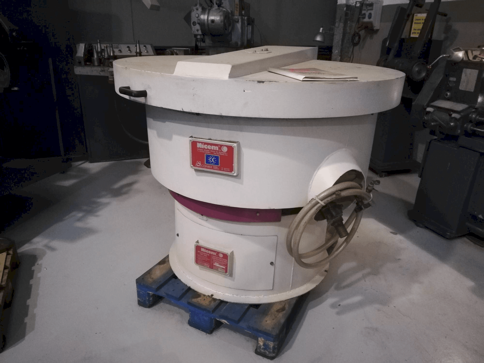 Vista Frontal da NICEM VIB 250 SM máquina