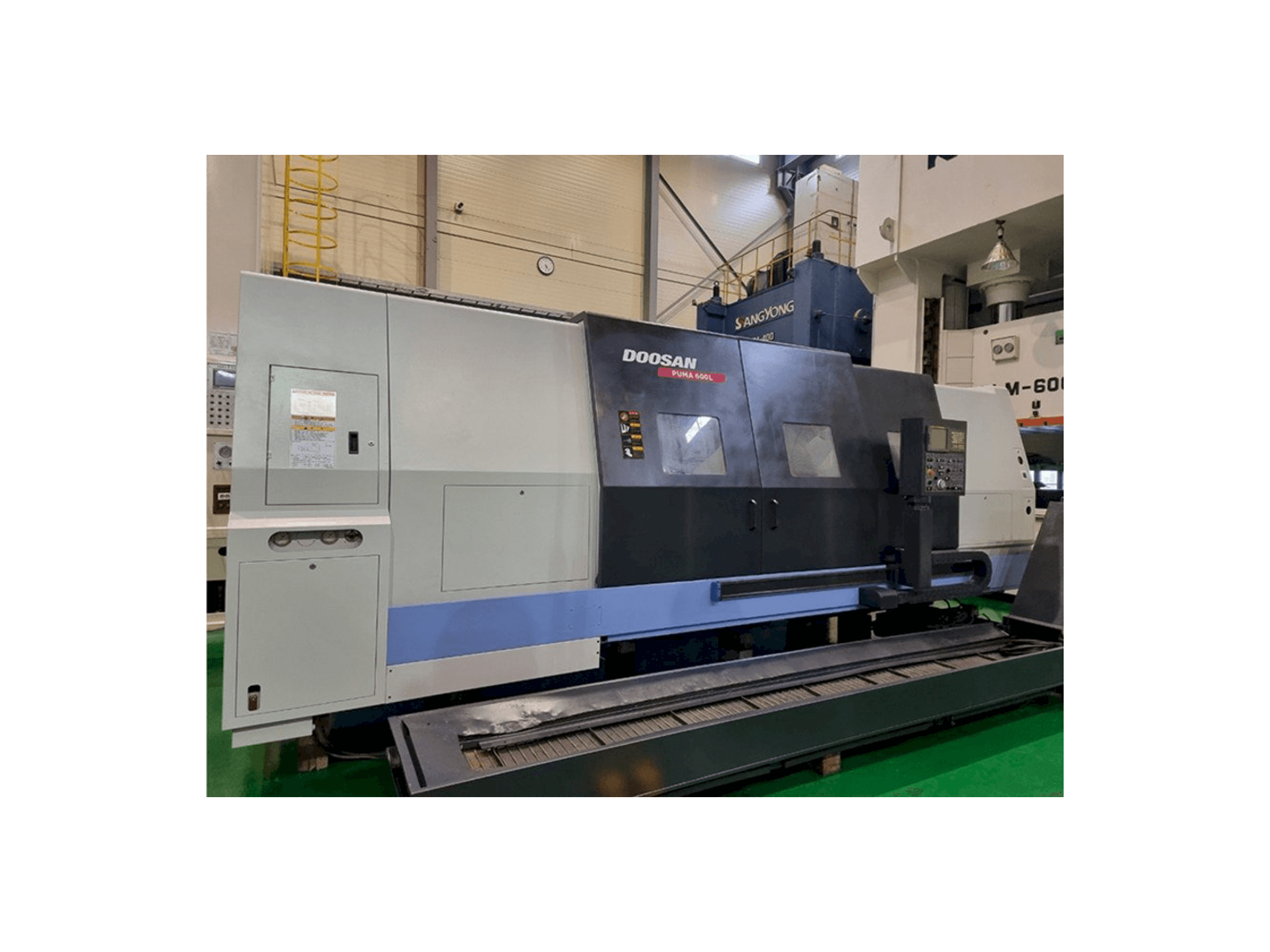 Vista Frontal da Doosan Puma 600L máquina