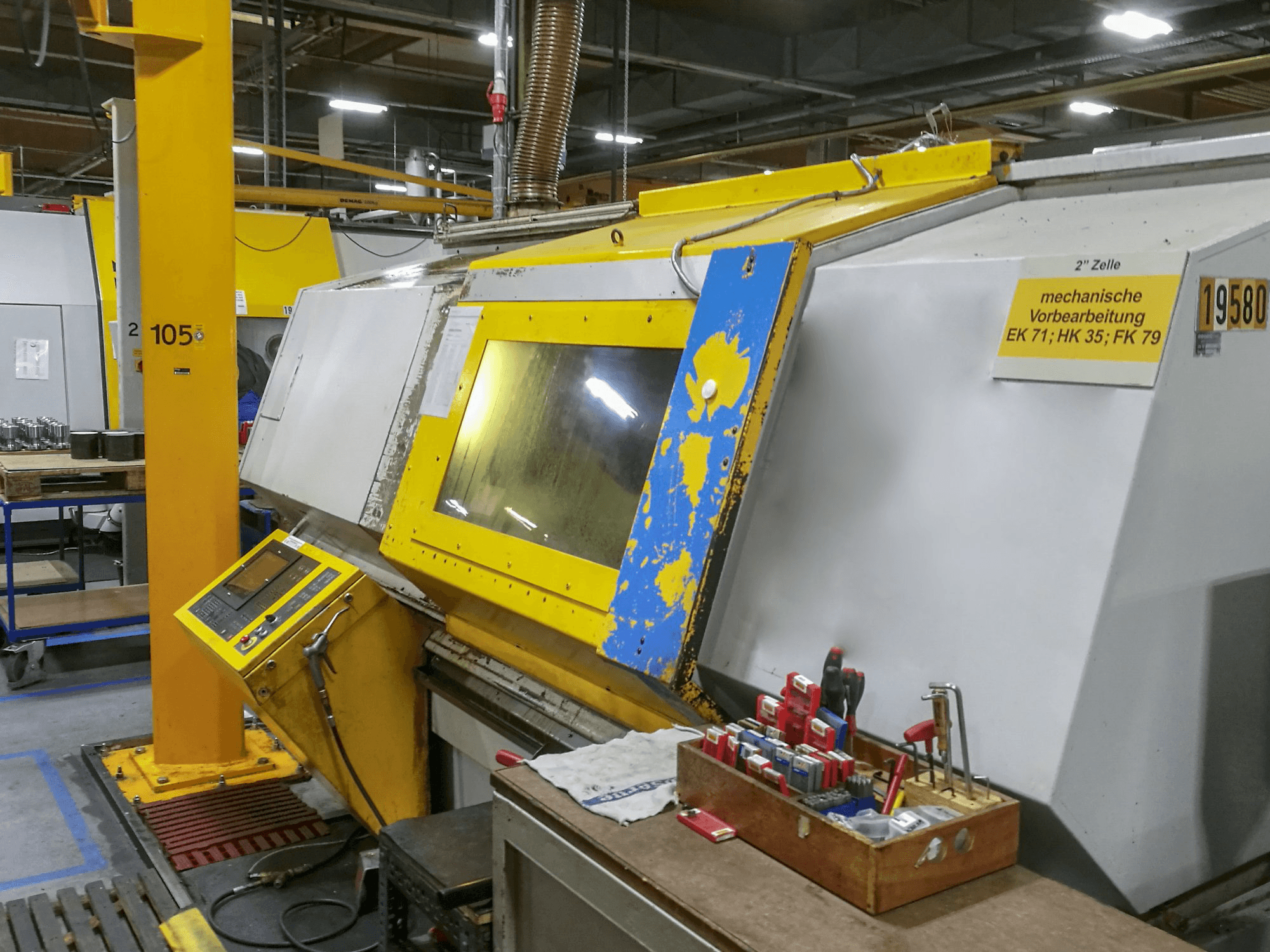 Vista Direita da OERLIKON BOEHRINGER VDF 250 C-F máquina