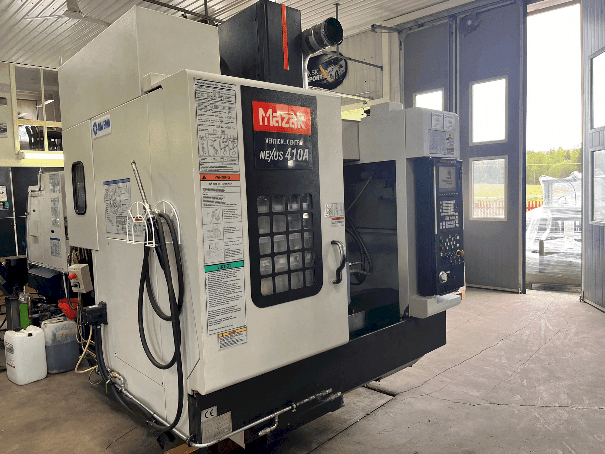 Vista Frontal da Mazak VCN-410A máquina