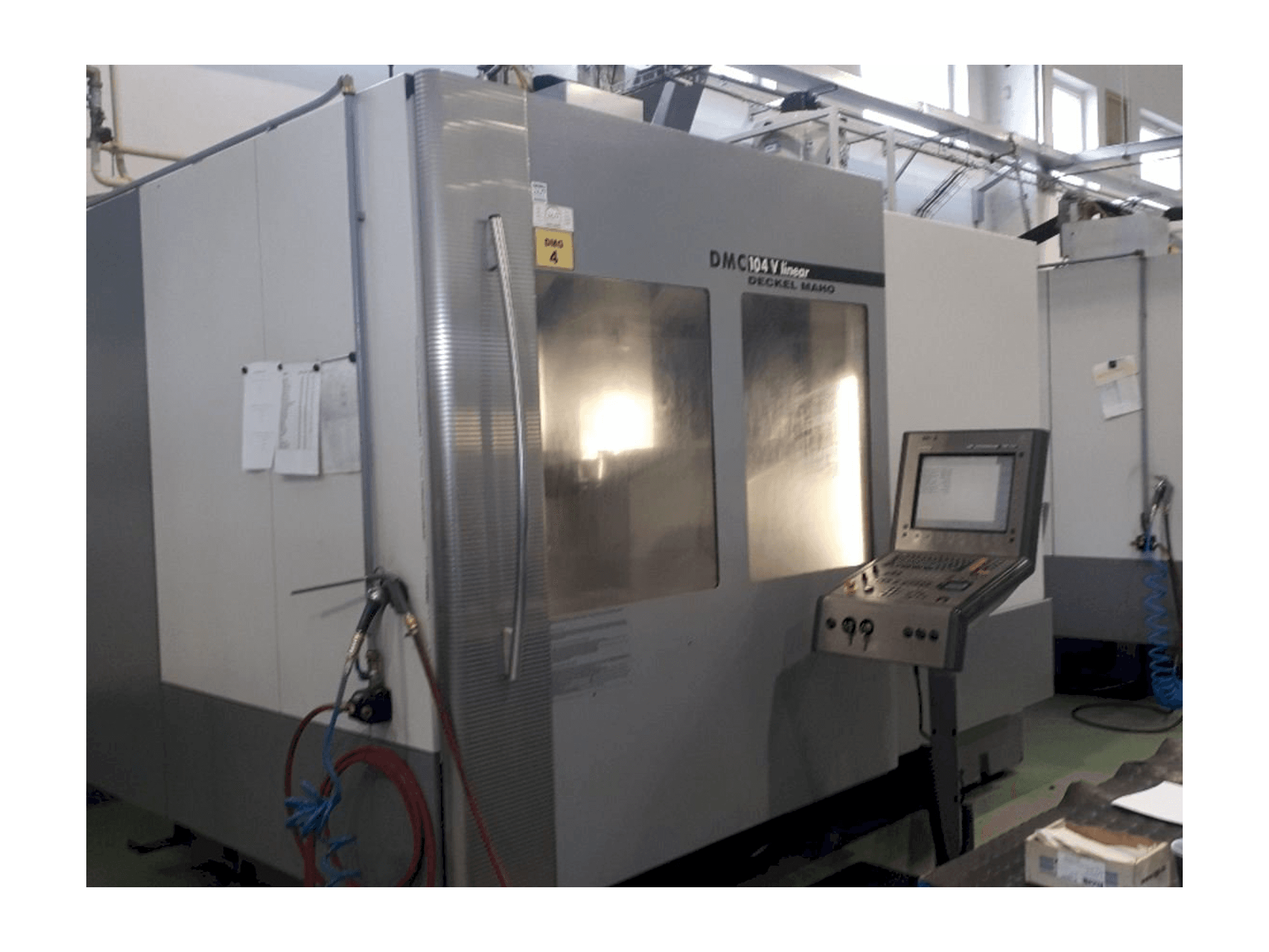 Vista Frontal da DECKEL MAHO DMC 104 linear máquina