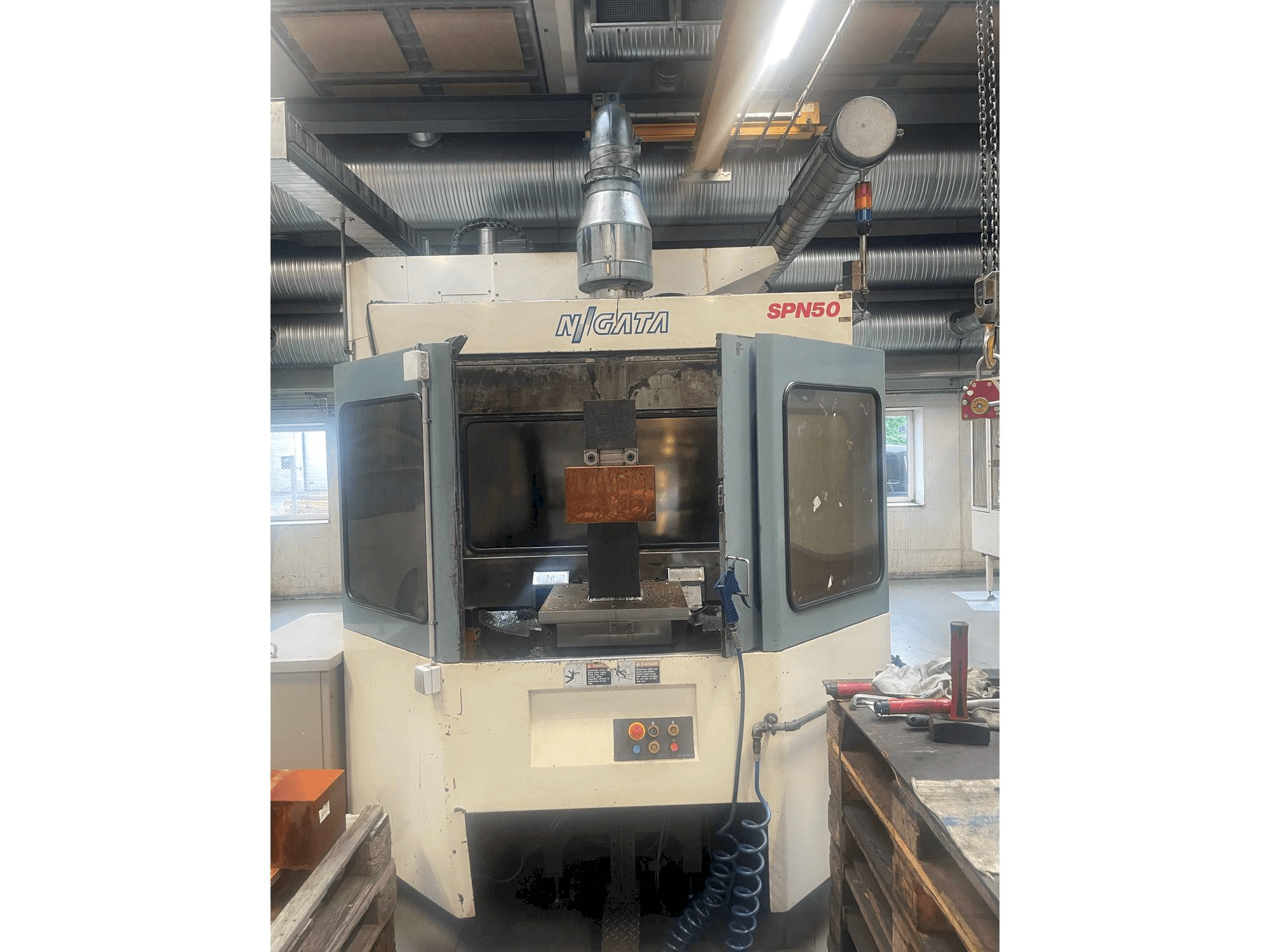 Vista Frontal da Niigata SPN 50 máquina