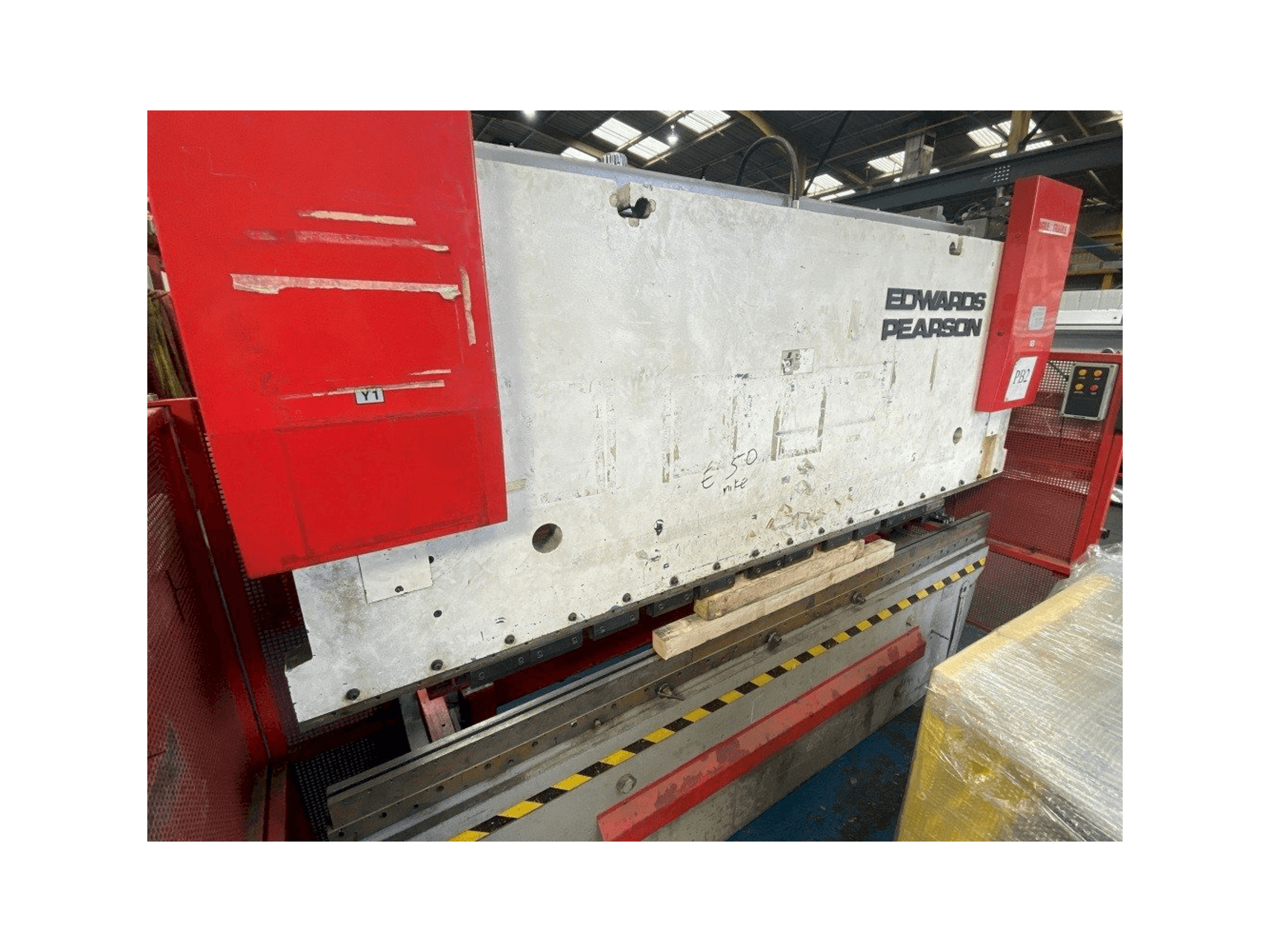 Vista Frontal da EDWARDS PEARSON PR6 100/3100 máquina