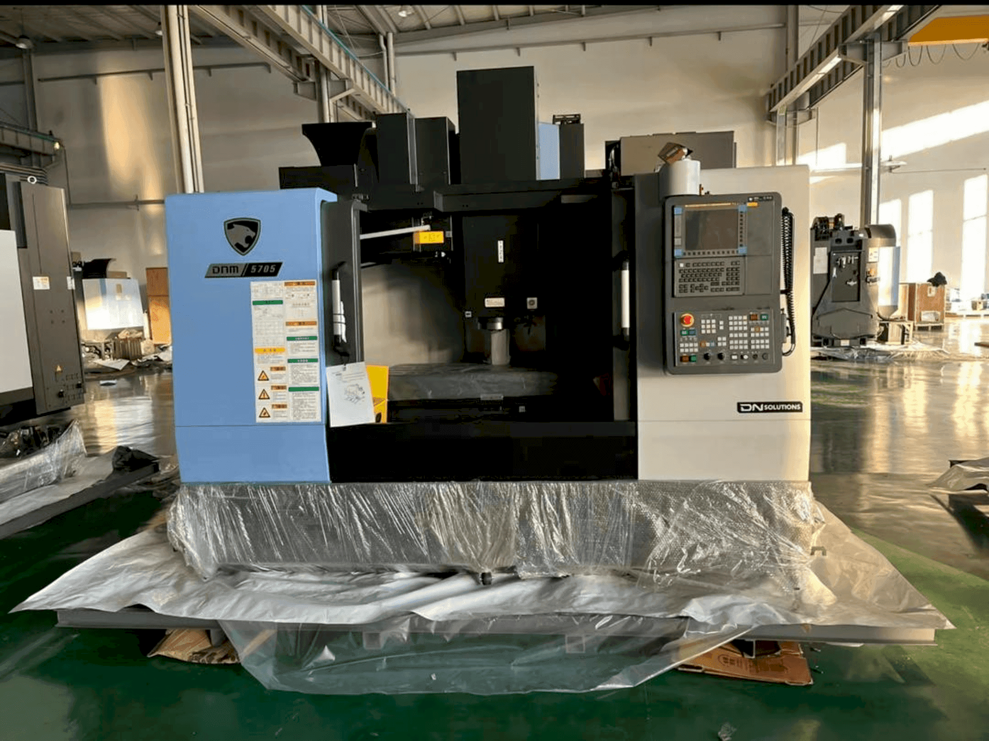 Vista Frontal da DOOSAN Dnm 5705 máquina