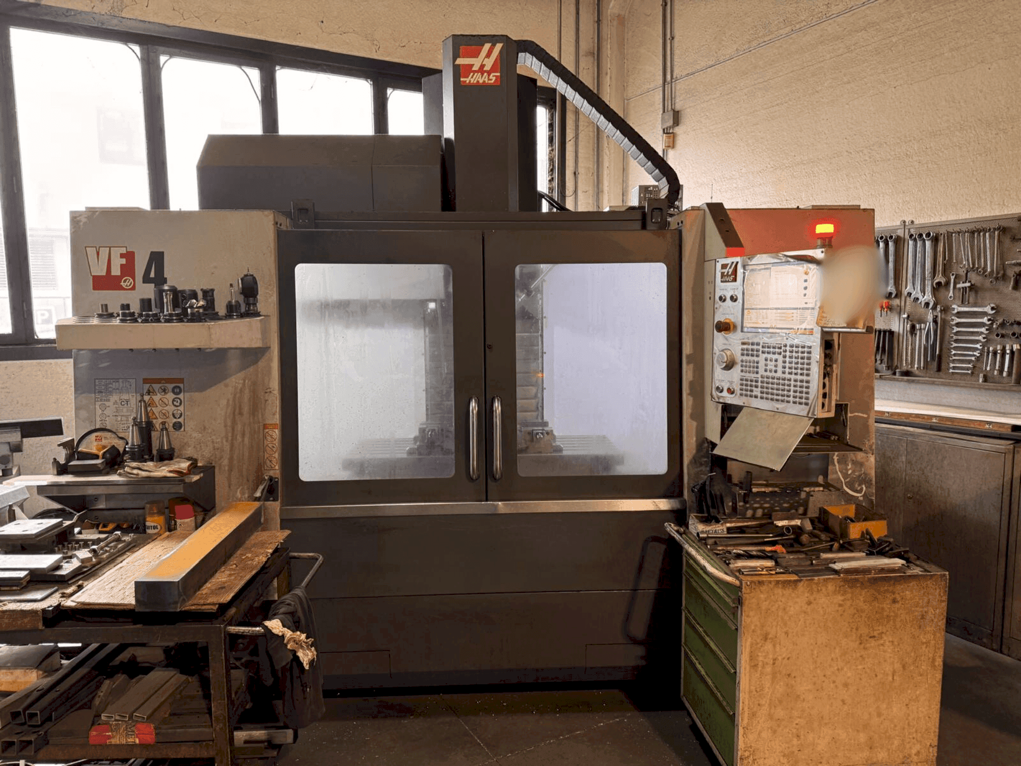 Vista Frontal da HAAS VF4 máquina