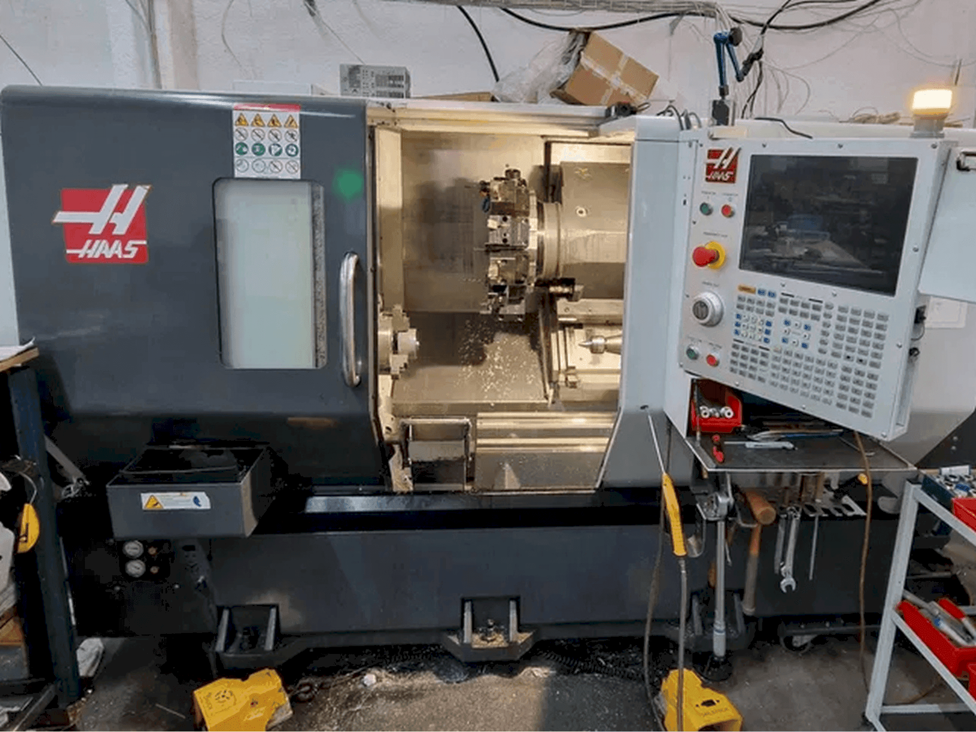 Vista Frontal da HAAS ST-20Y máquina