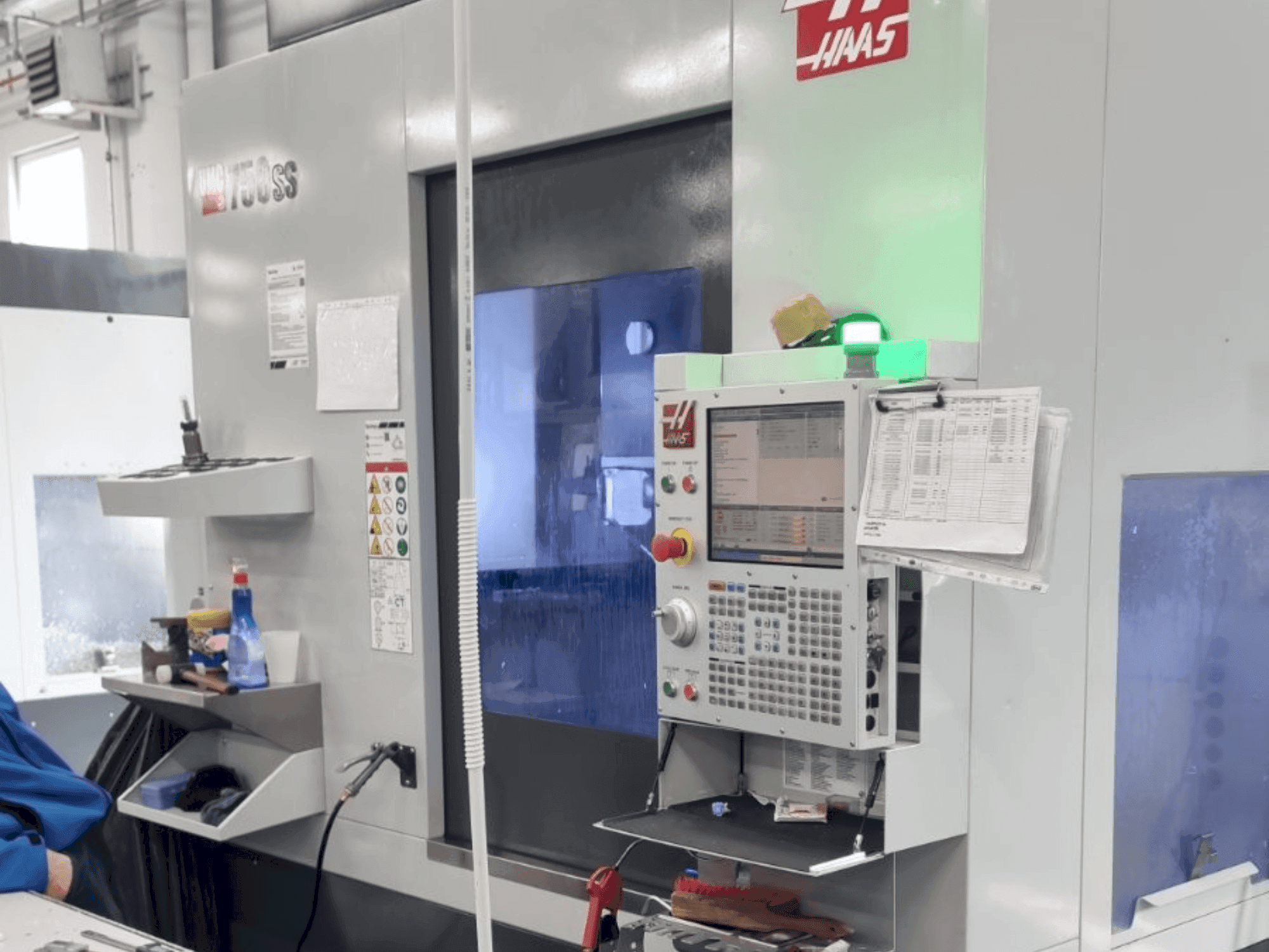 Vista Frontal da HAAS UMC-750SS máquina