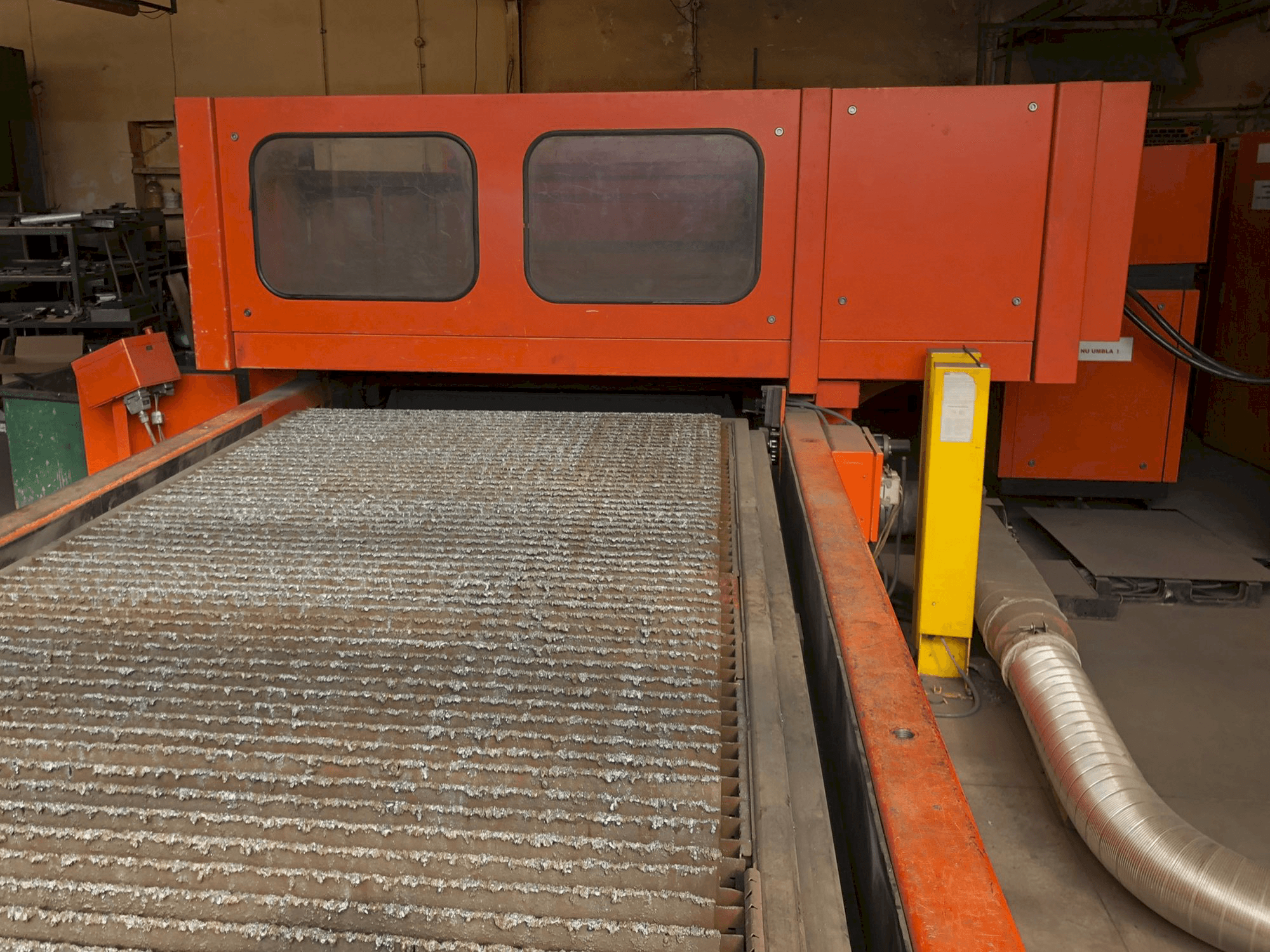 Vista Frontal da Bystronic Bystar 3015 máquina