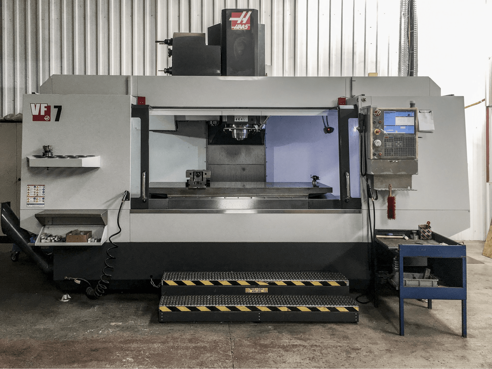 Vista Frontal da HAAS VF-7/50 máquina