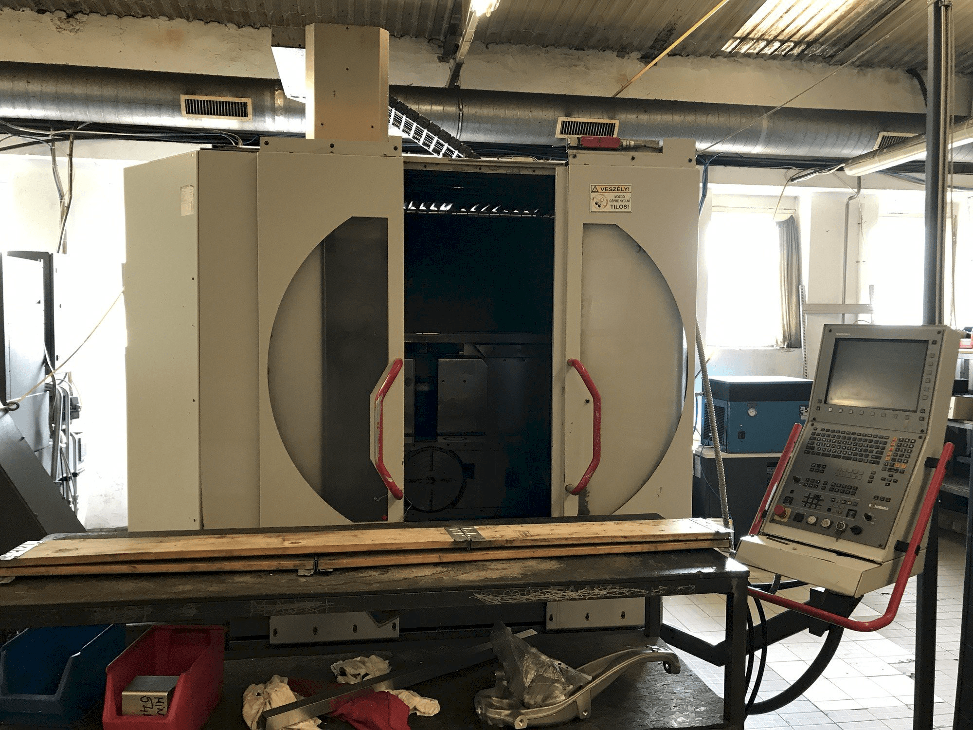 Vista Frontal da HERMLE B 300 U máquina