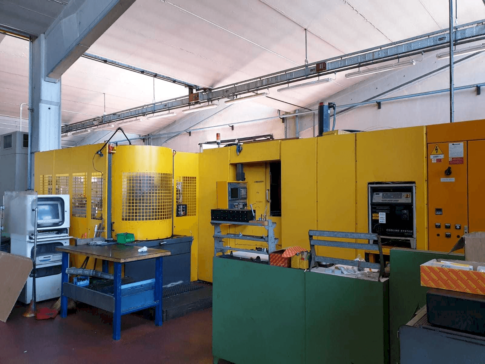 Vista Frontal da Mandelli Thunder 500 máquina