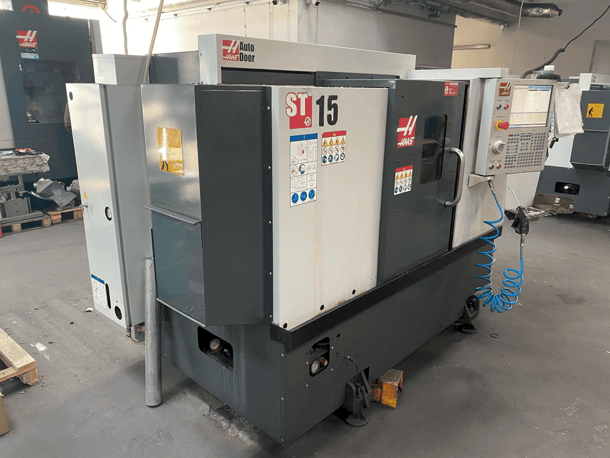 Vista Frontal da HAAS ST-15 máquina