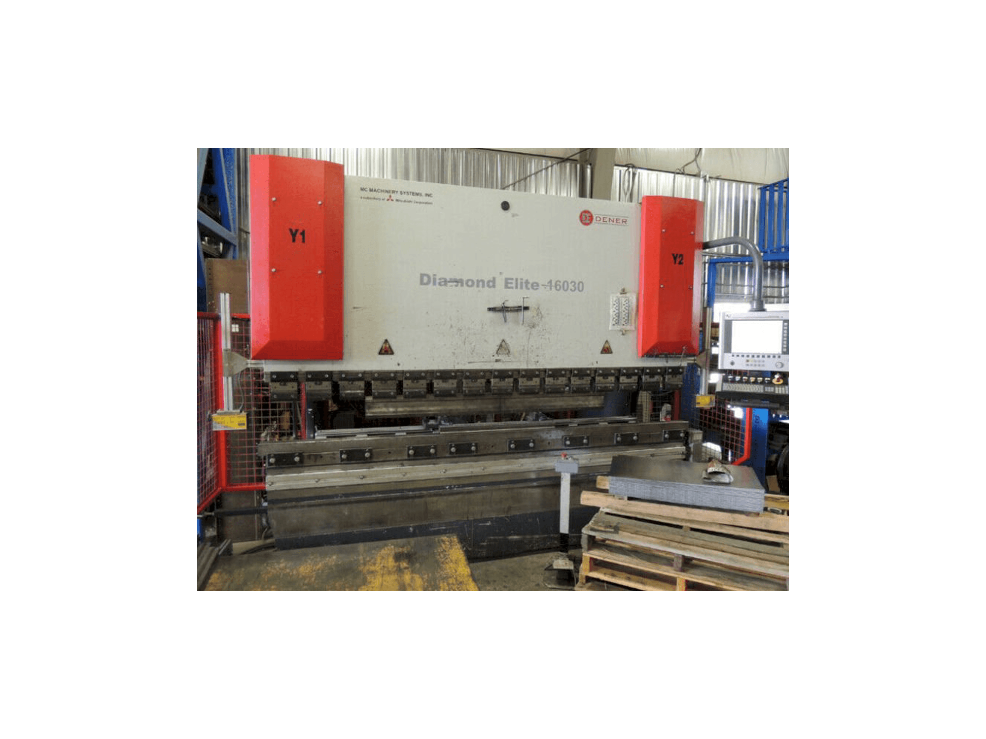 Vista Frontal da Mitsubishi Dener Diamond Elite 16030 máquina