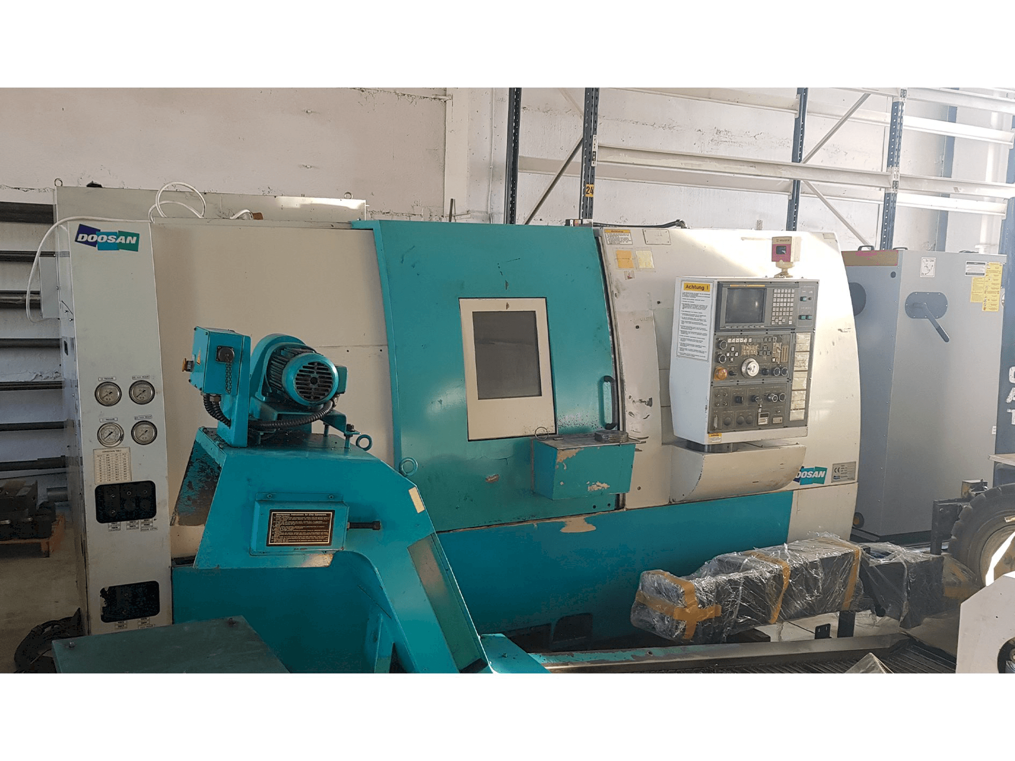 Vista Frontal da Doosan S310SLMY máquina