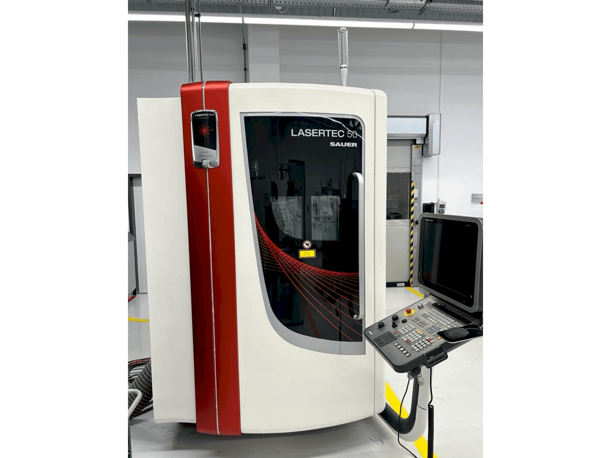 Vista Frontal da DMG SAUER LASERTEC 50 máquina