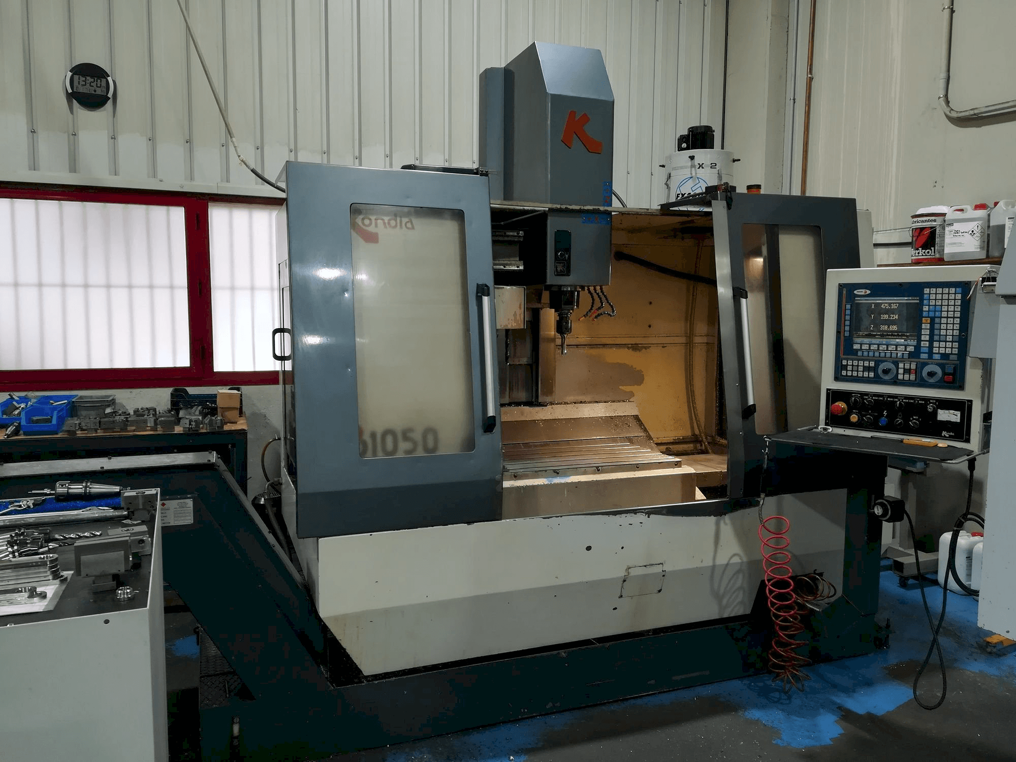 Vista Frontal da KONDIA B1050 máquina