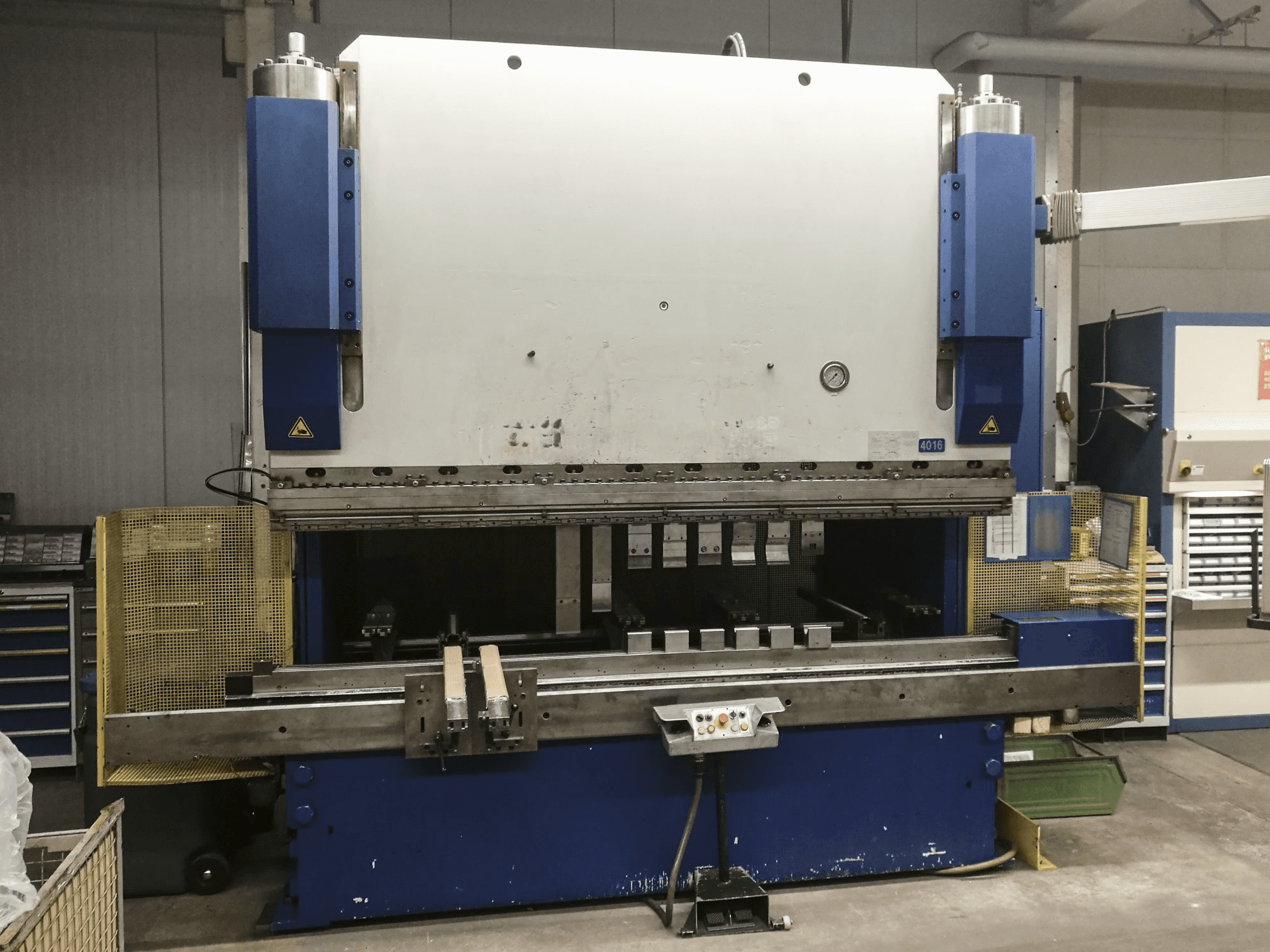 Vista Frontal da HAEMMERLE AP 200-3100 máquina