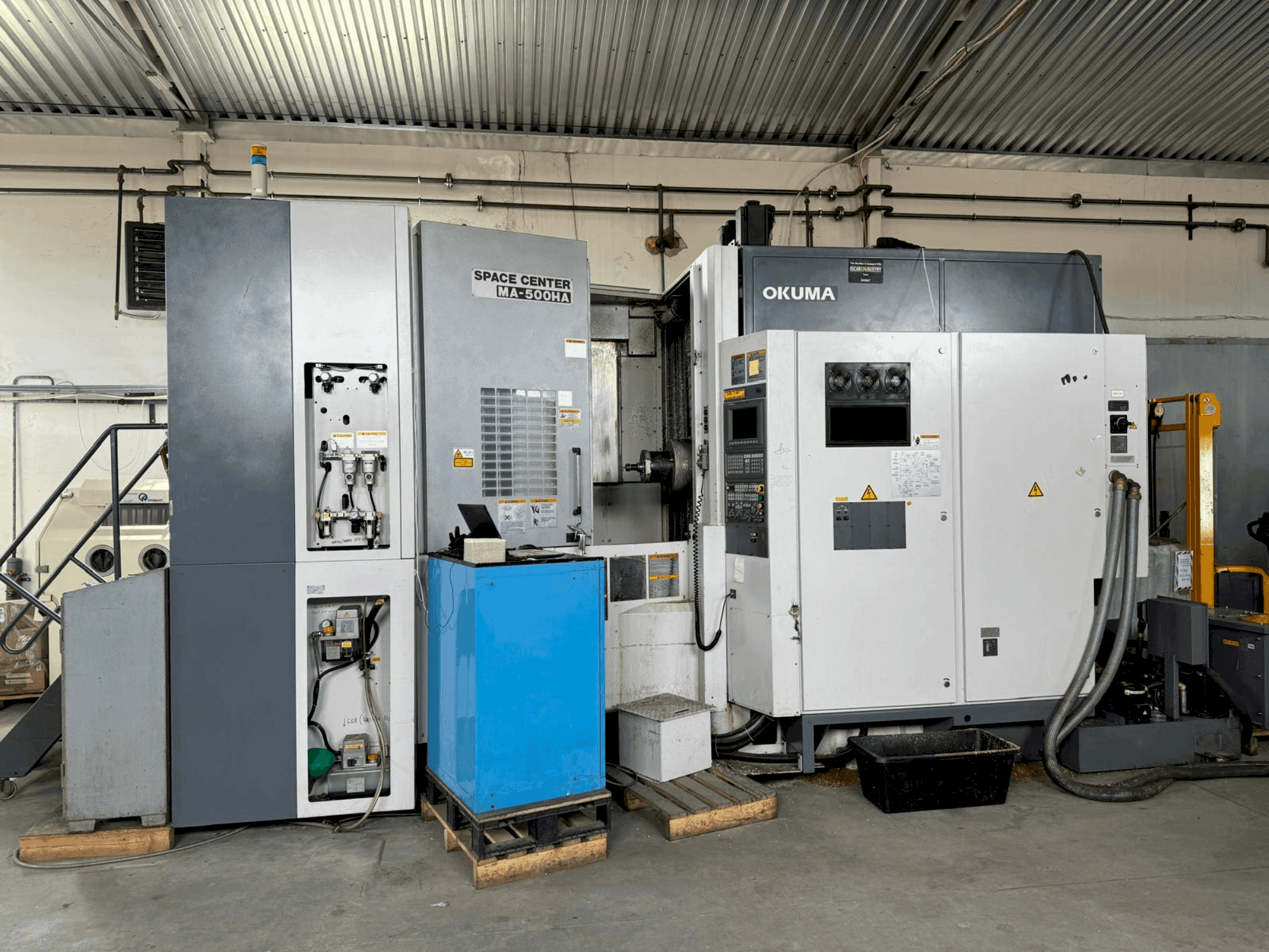 Vista Frontal da Okuma MA-500HA máquina