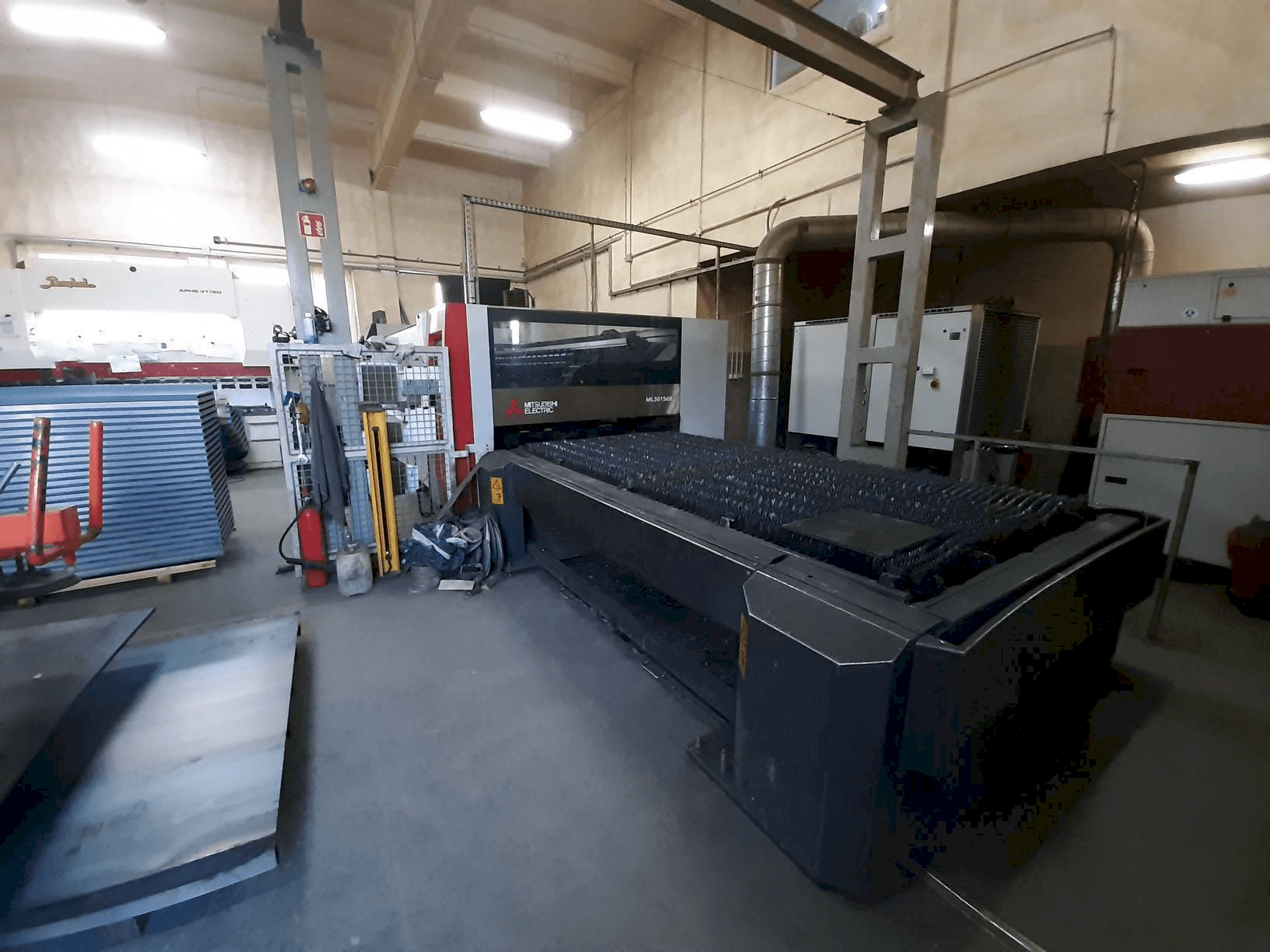 Vista Frontal da Mitsubishi ML3015 eX(S2)-450F-R máquina